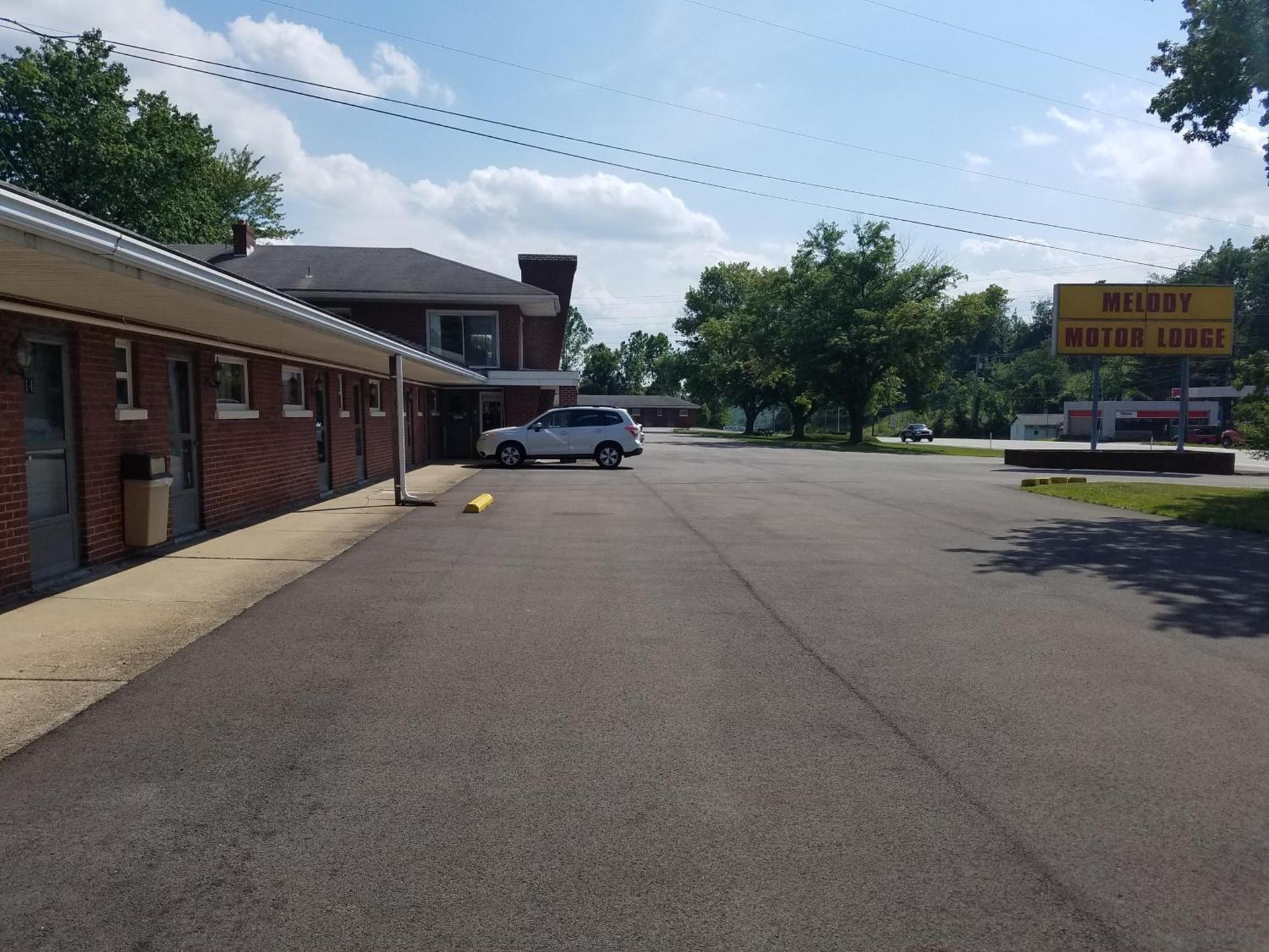 Melody Motor Lodge photo 33