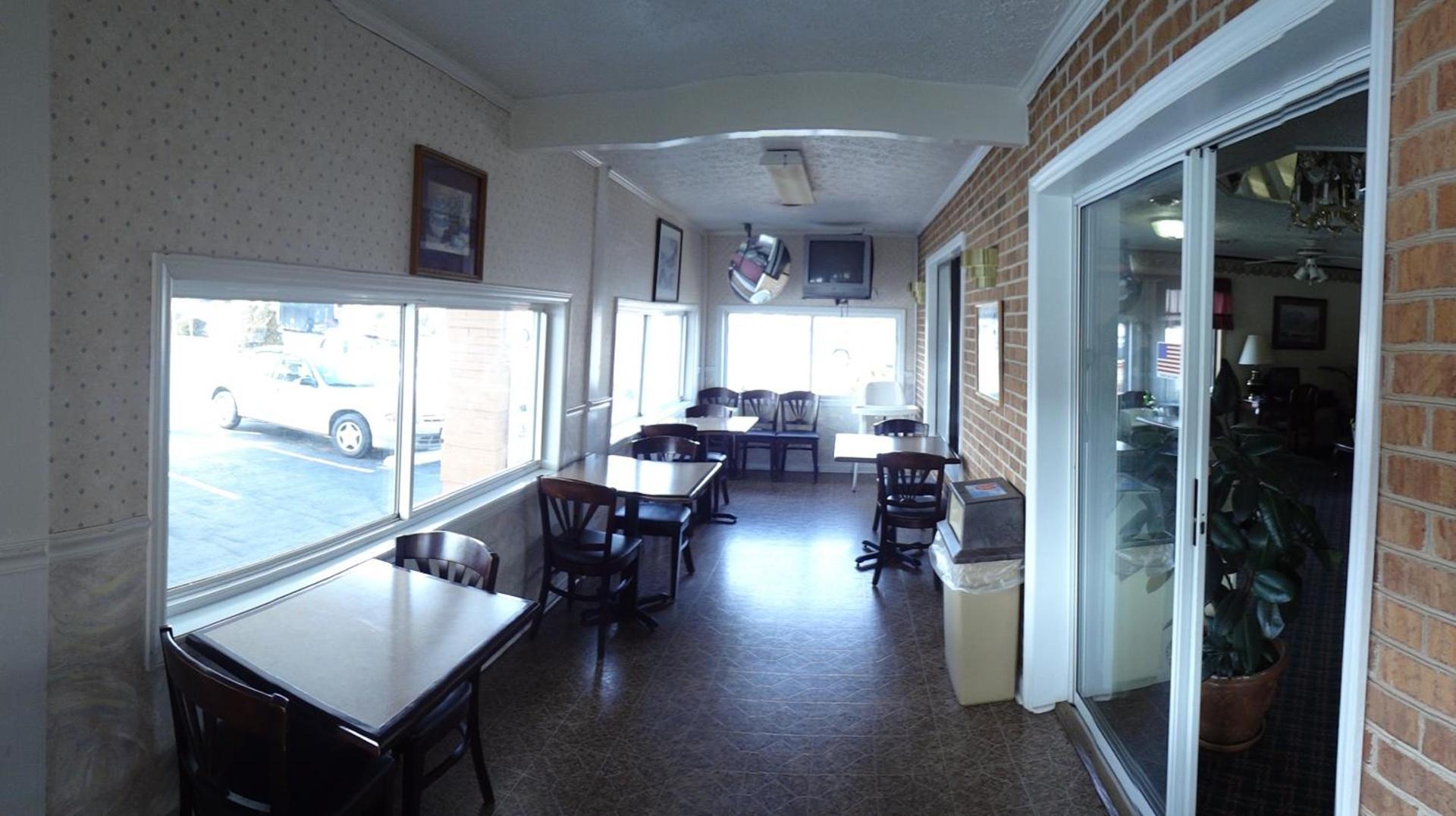 Super 8 by Wyndham Hillsville photo 21