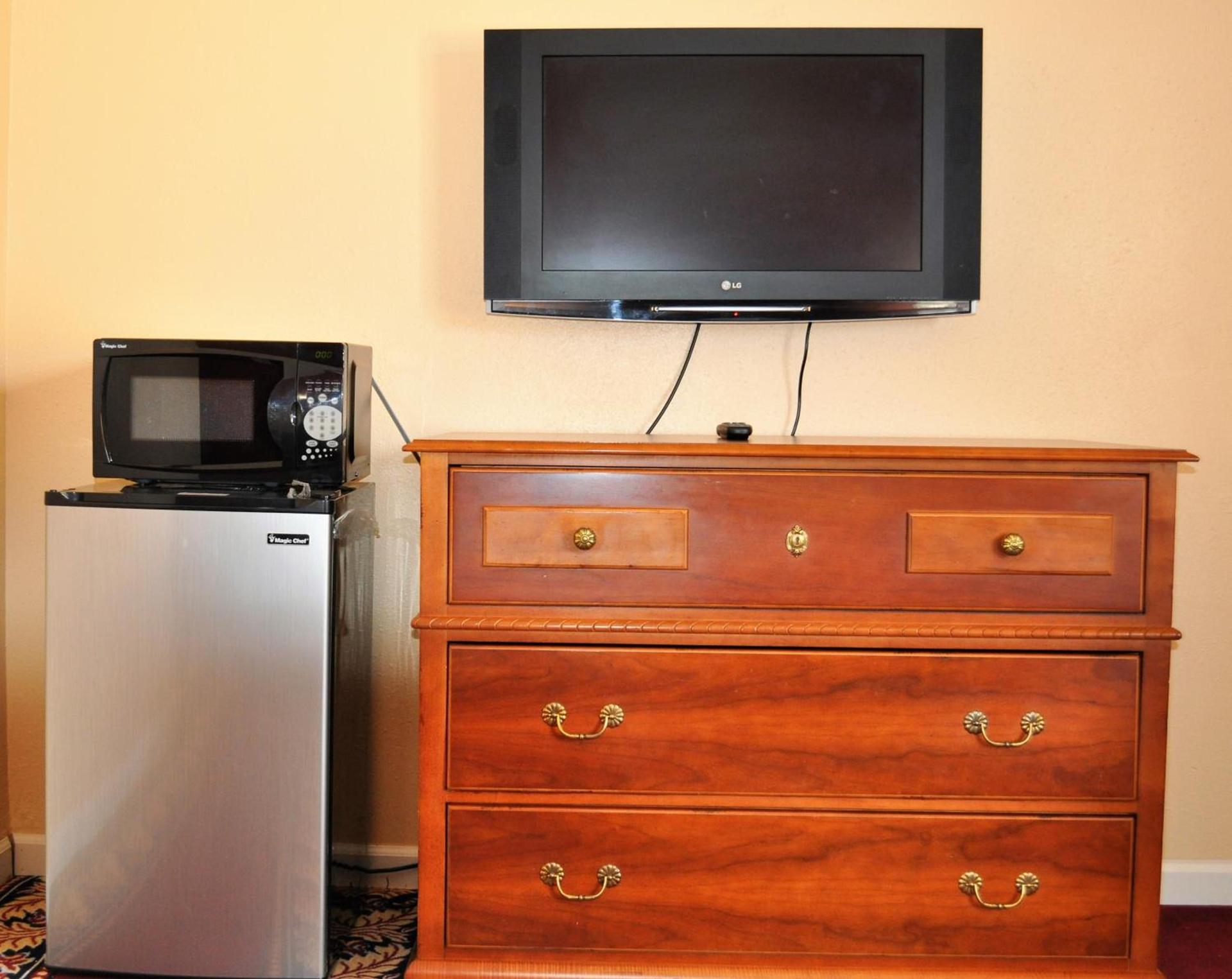 A Nights Inn photo 7