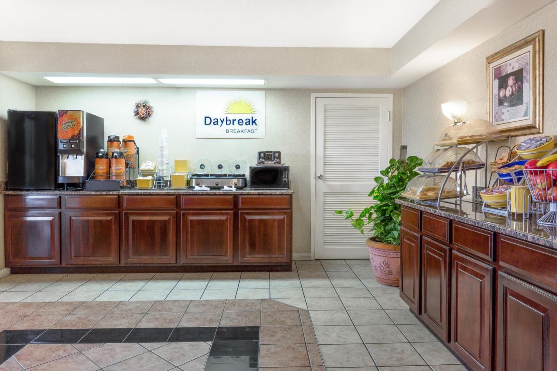 Days Inn by Wyndham Hoover Birmingham photo 25
