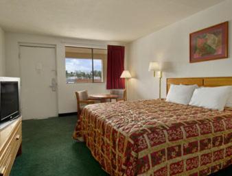 Days Inn by Wyndham Gallup photo 17