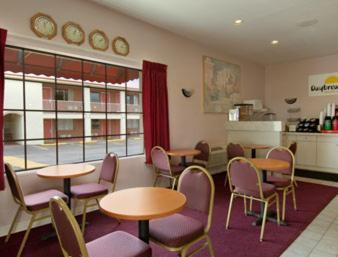 Days Inn by Wyndham Gallup photo 15