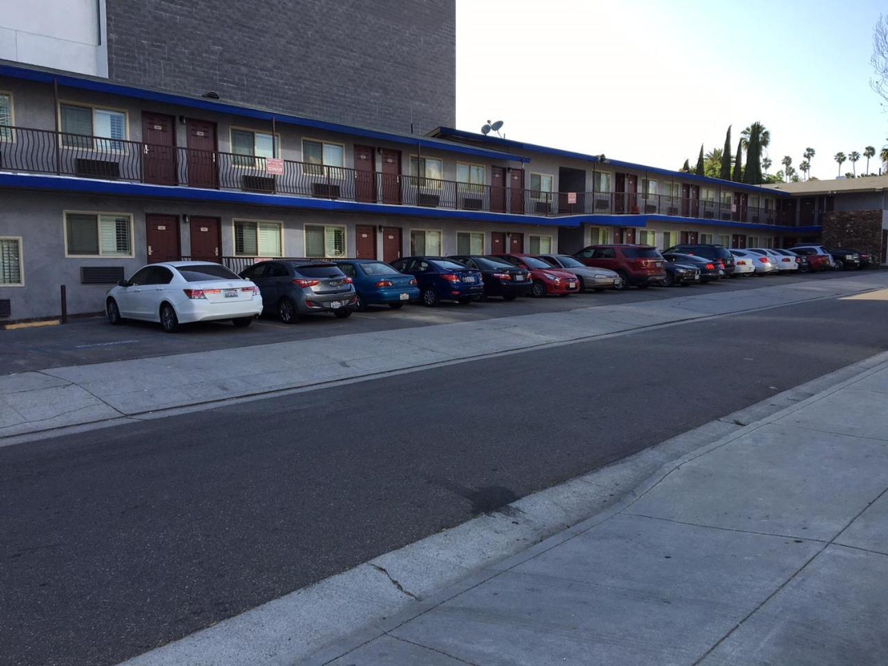 Hollywood Palms Inns & Suites photo 4