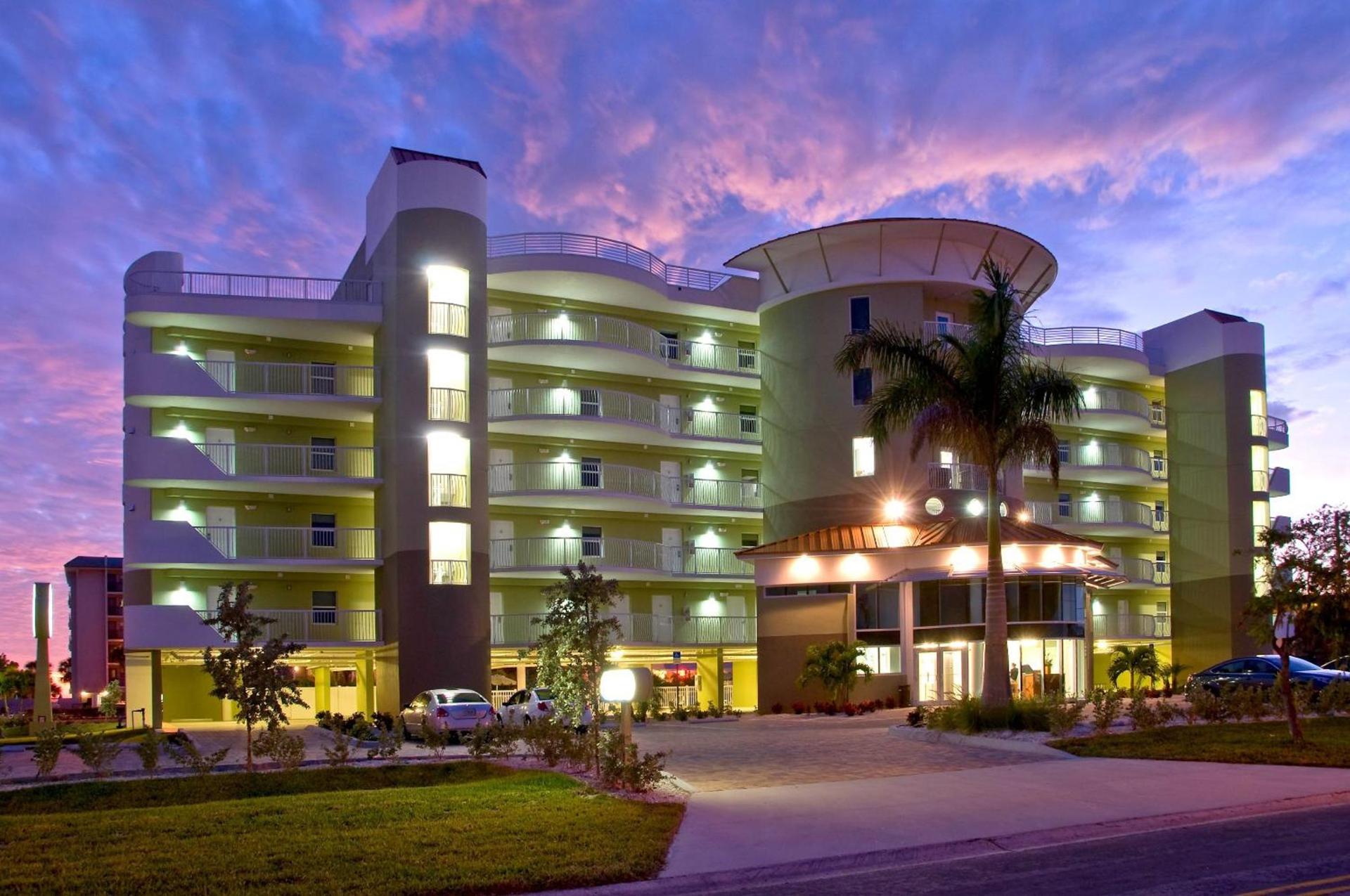 Crystal Palms Beach Resort photo 1