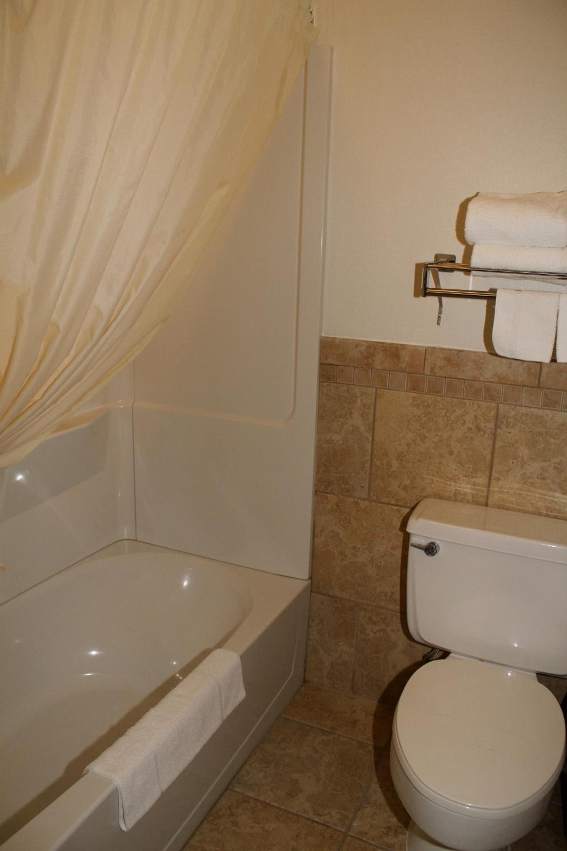 Fargo Inn and Suites photo 13