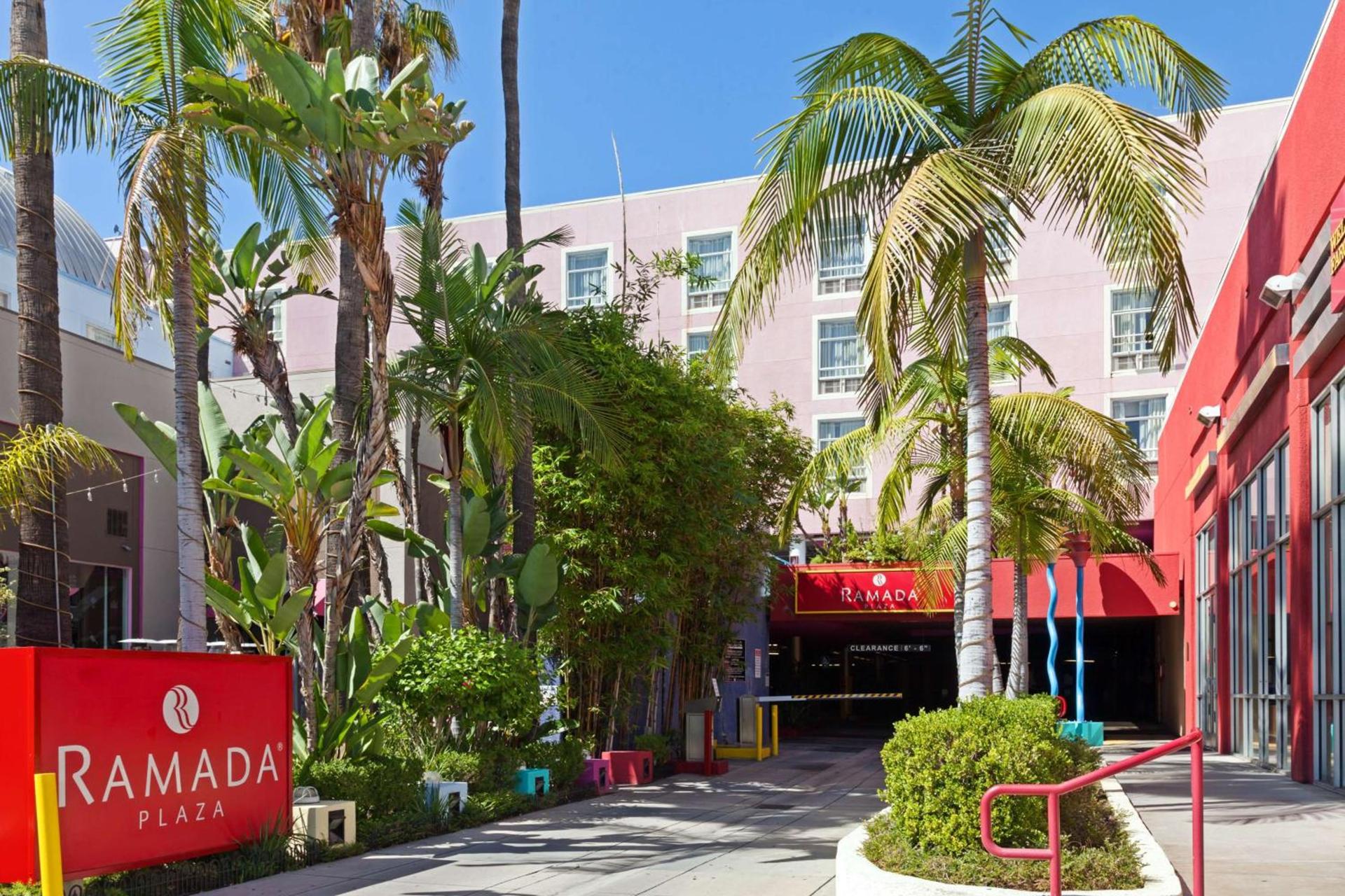 Ramada Plaza by Wyndham West Hollywood Hotel & Suites photo 1