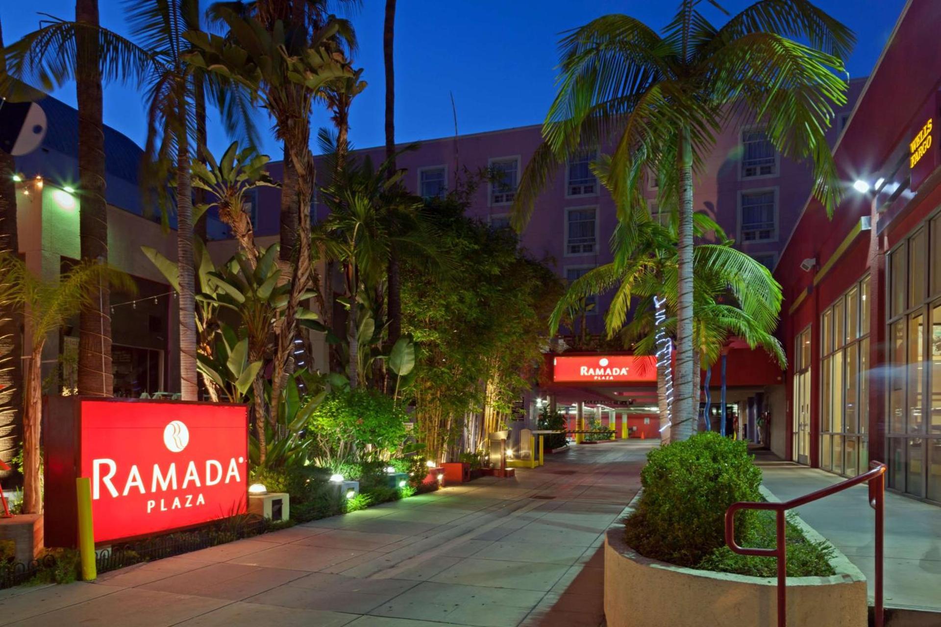 Ramada Plaza by Wyndham West Hollywood Hotel & Suites photo 2