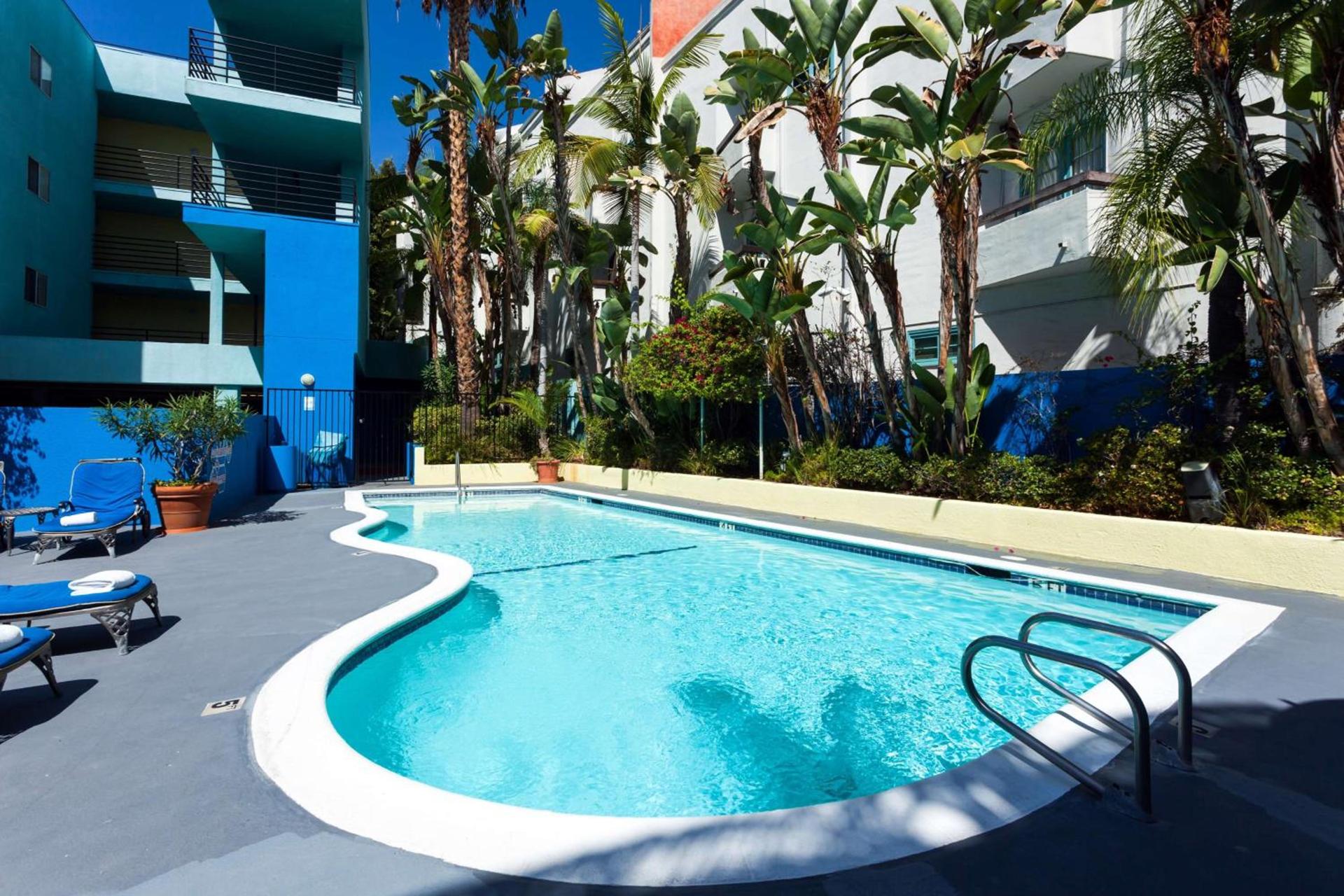Ramada Plaza by Wyndham West Hollywood Hotel & Suites photo 6