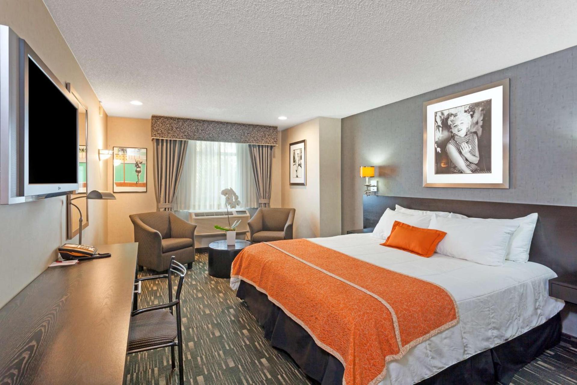 Ramada Plaza by Wyndham West Hollywood Hotel & Suites photo 9