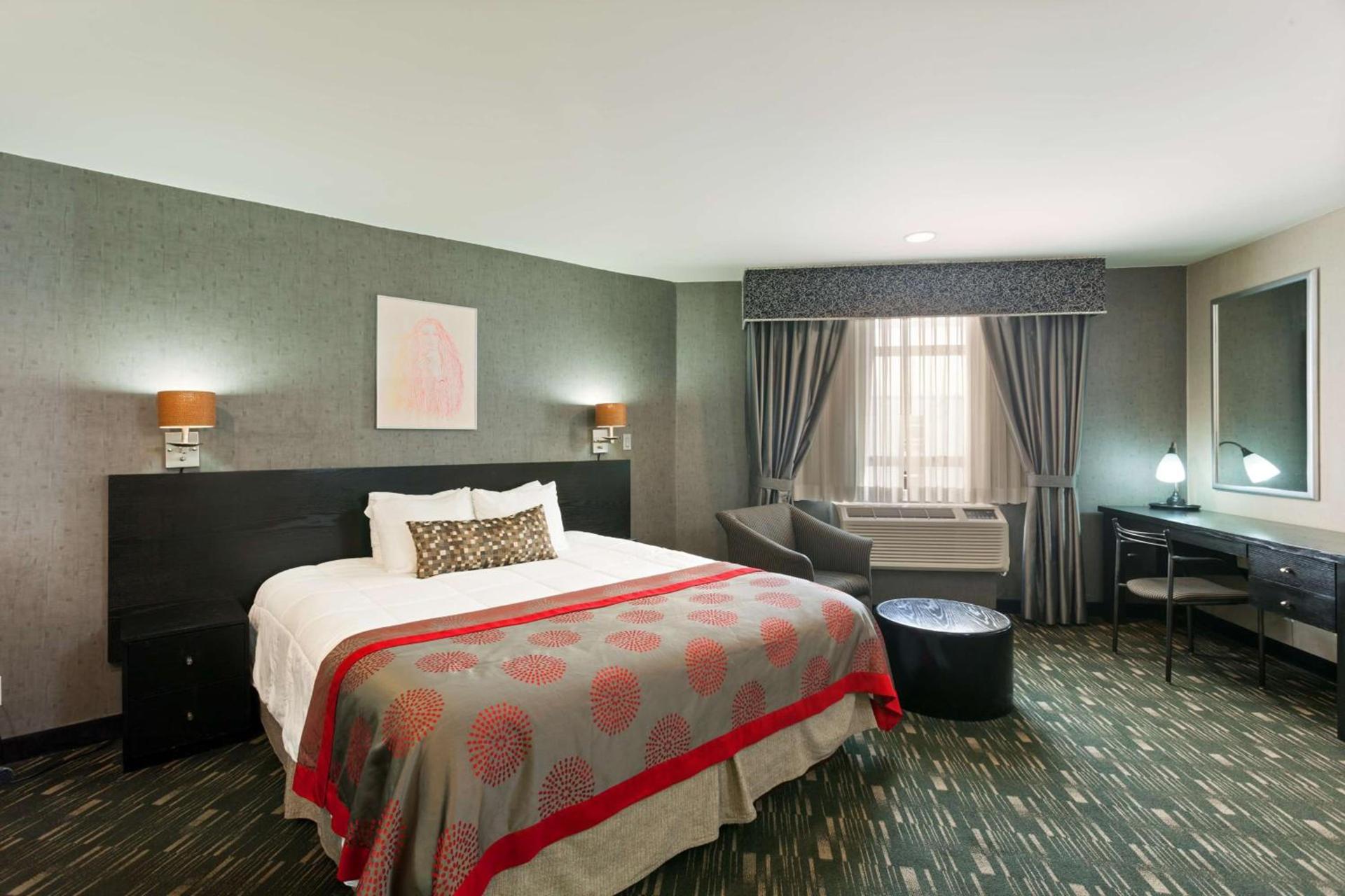 Ramada Plaza by Wyndham West Hollywood Hotel & Suites photo 12