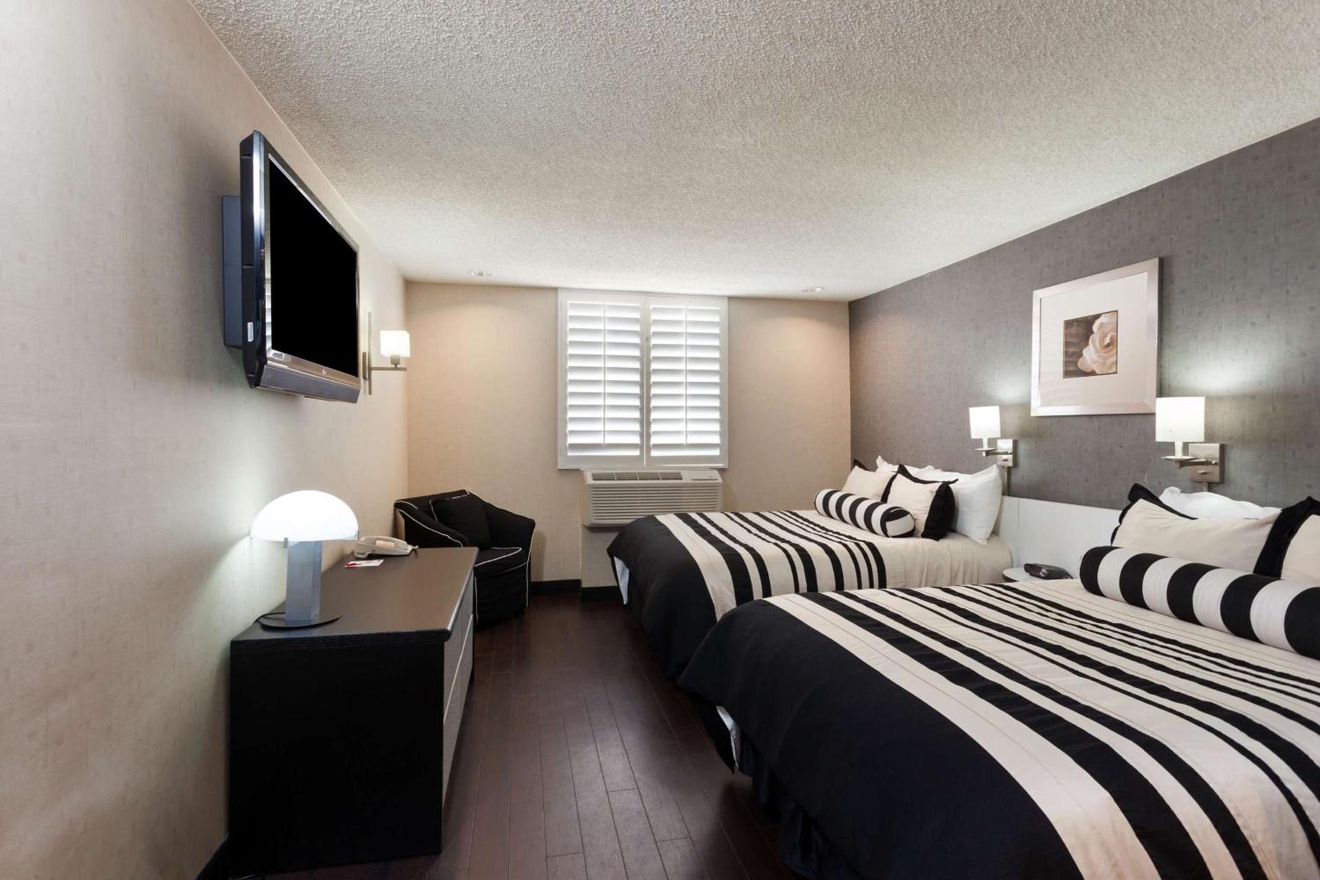 Ramada Plaza by Wyndham West Hollywood Hotel & Suites photo 8