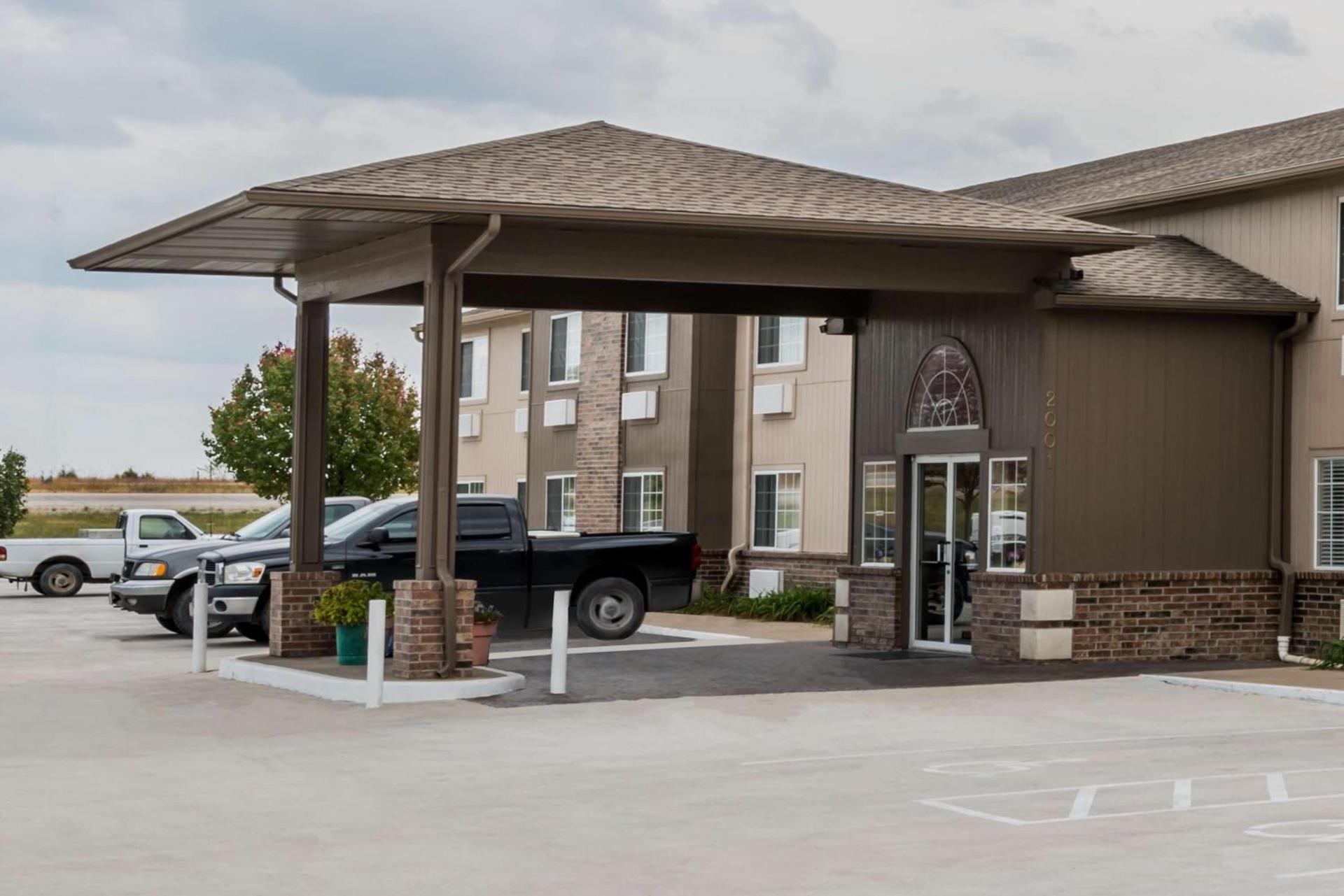 Super 8 by Wyndham Gardner photo 3