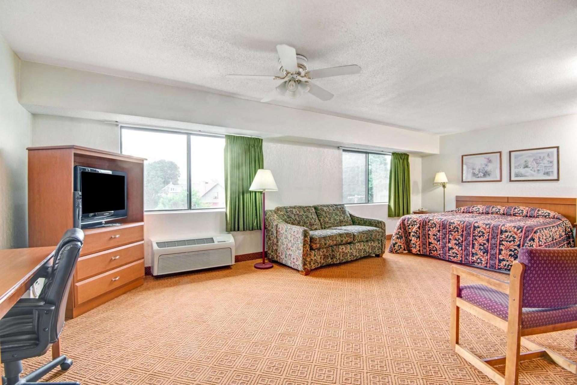 Super 8 by Wyndham Stamford/New York City Area photo 20