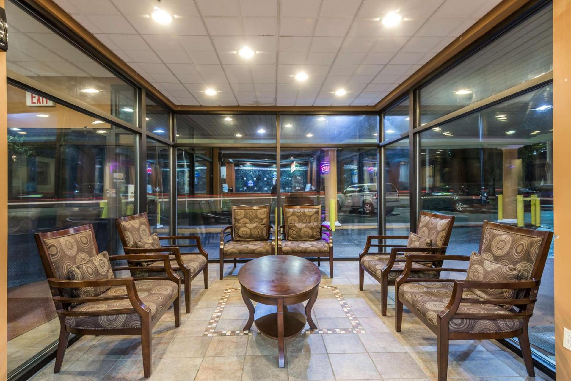 Days Inn by Wyndham Pittsburgh photo 9