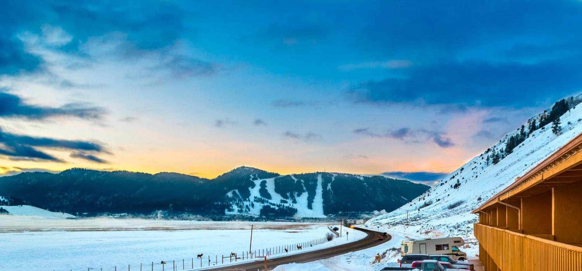 Elk Refuge Inn photo 42
