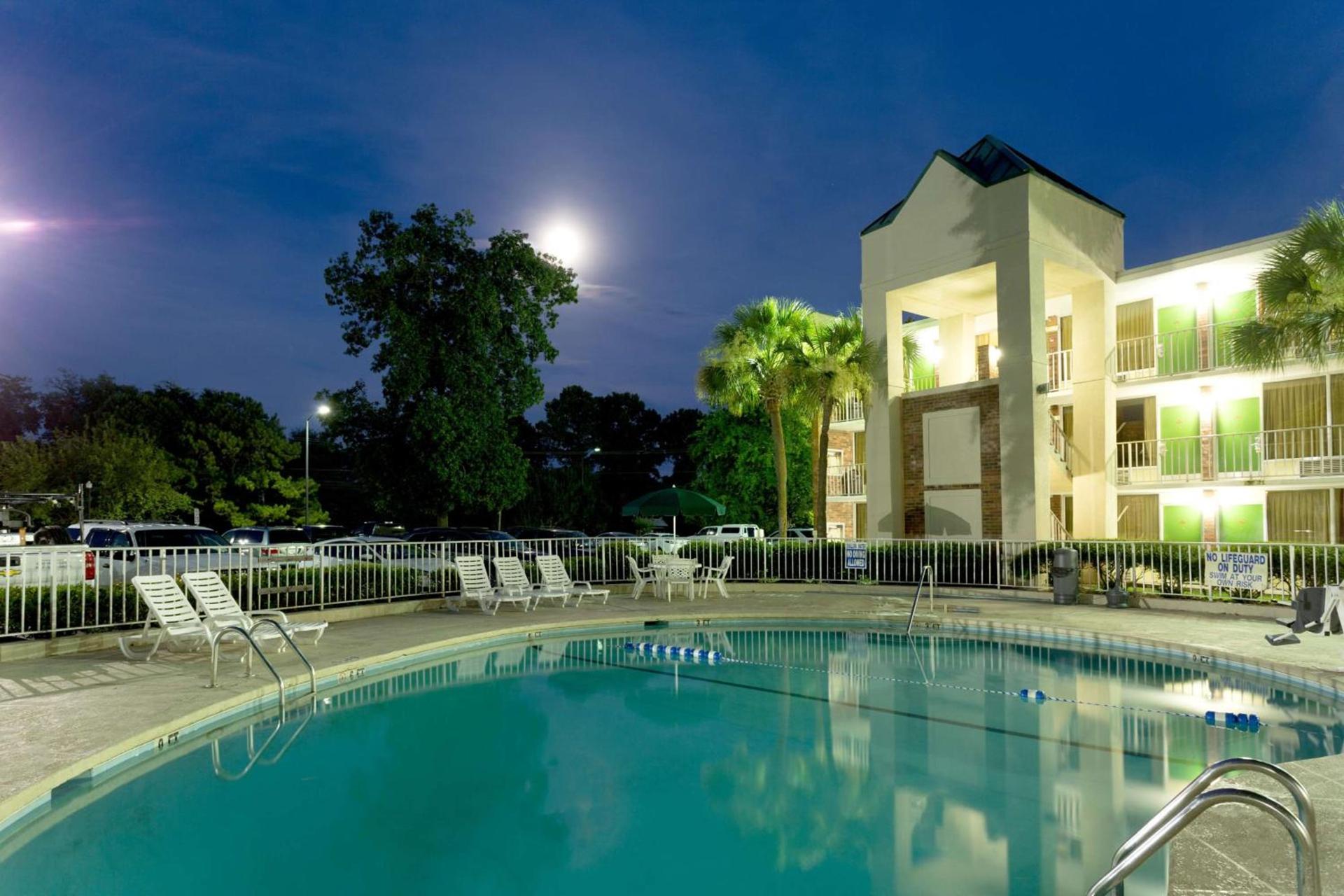 Days Inn by Wyndham Mt Pleasant-Charleston-Patriots Point photo 25