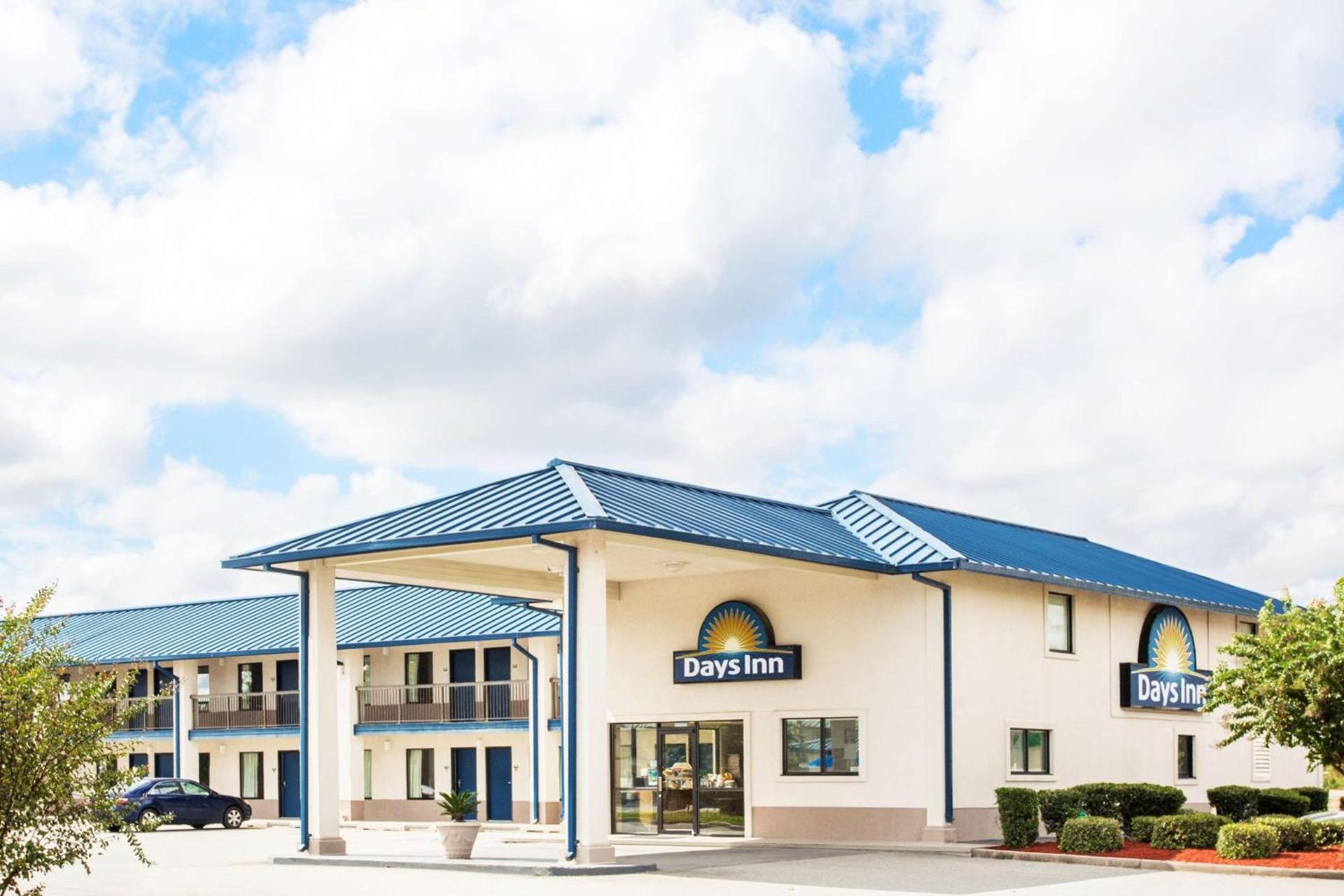 Days Inn by Wyndham Valdosta I-75 photo 35