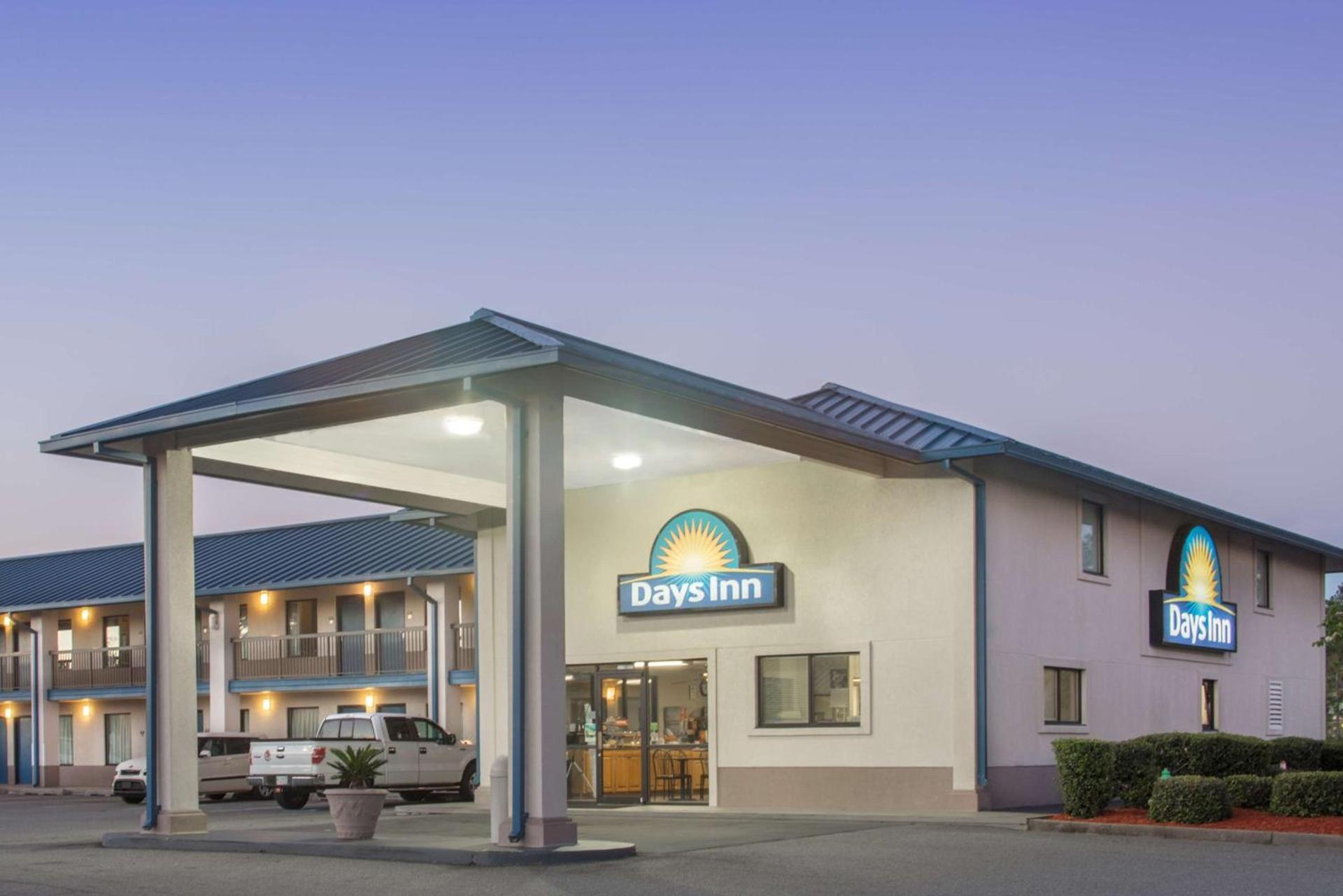 Days Inn by Wyndham Valdosta I-75 photo 34