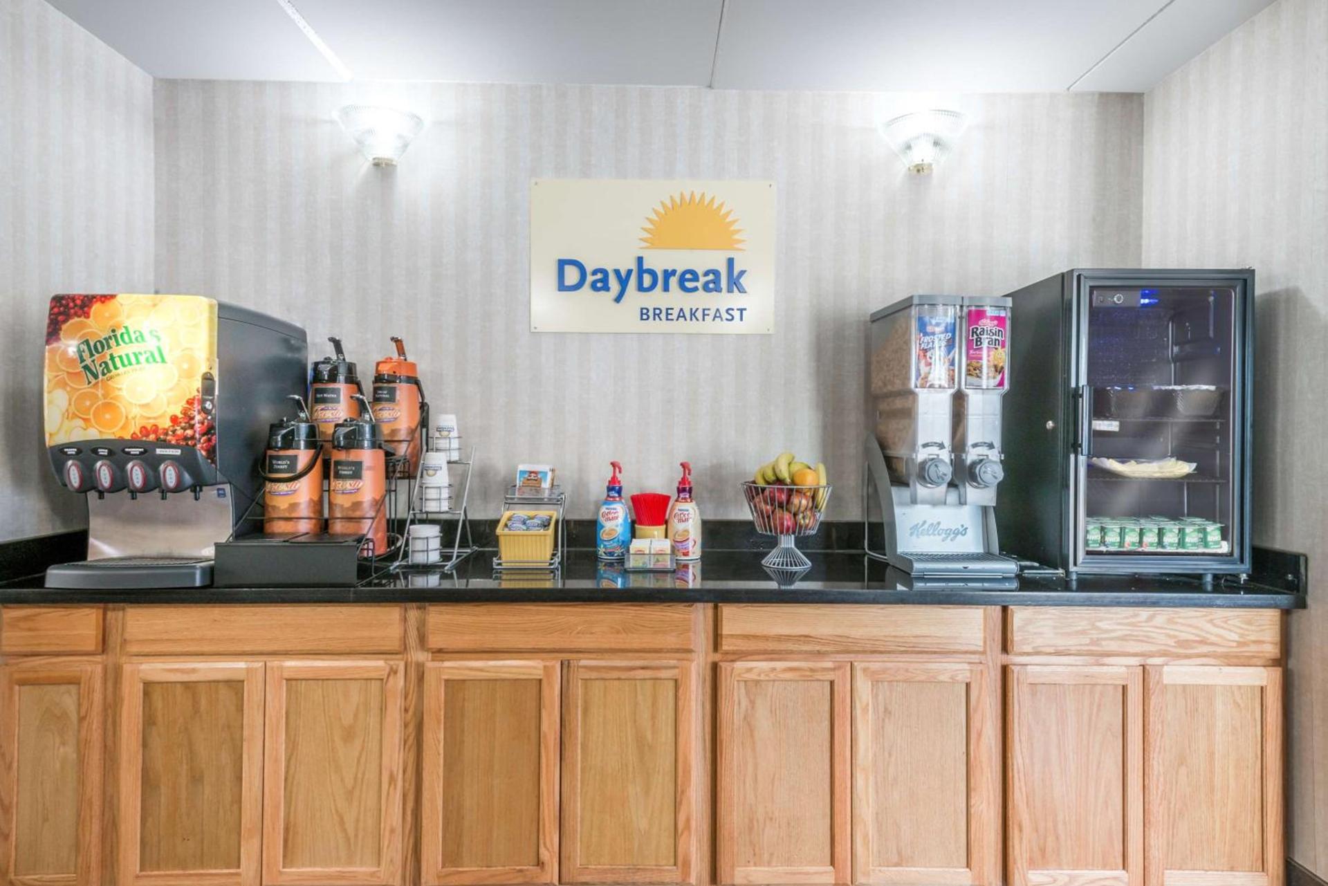 Days Inn by Wyndham Pittsburgh-Harmarville photo 25