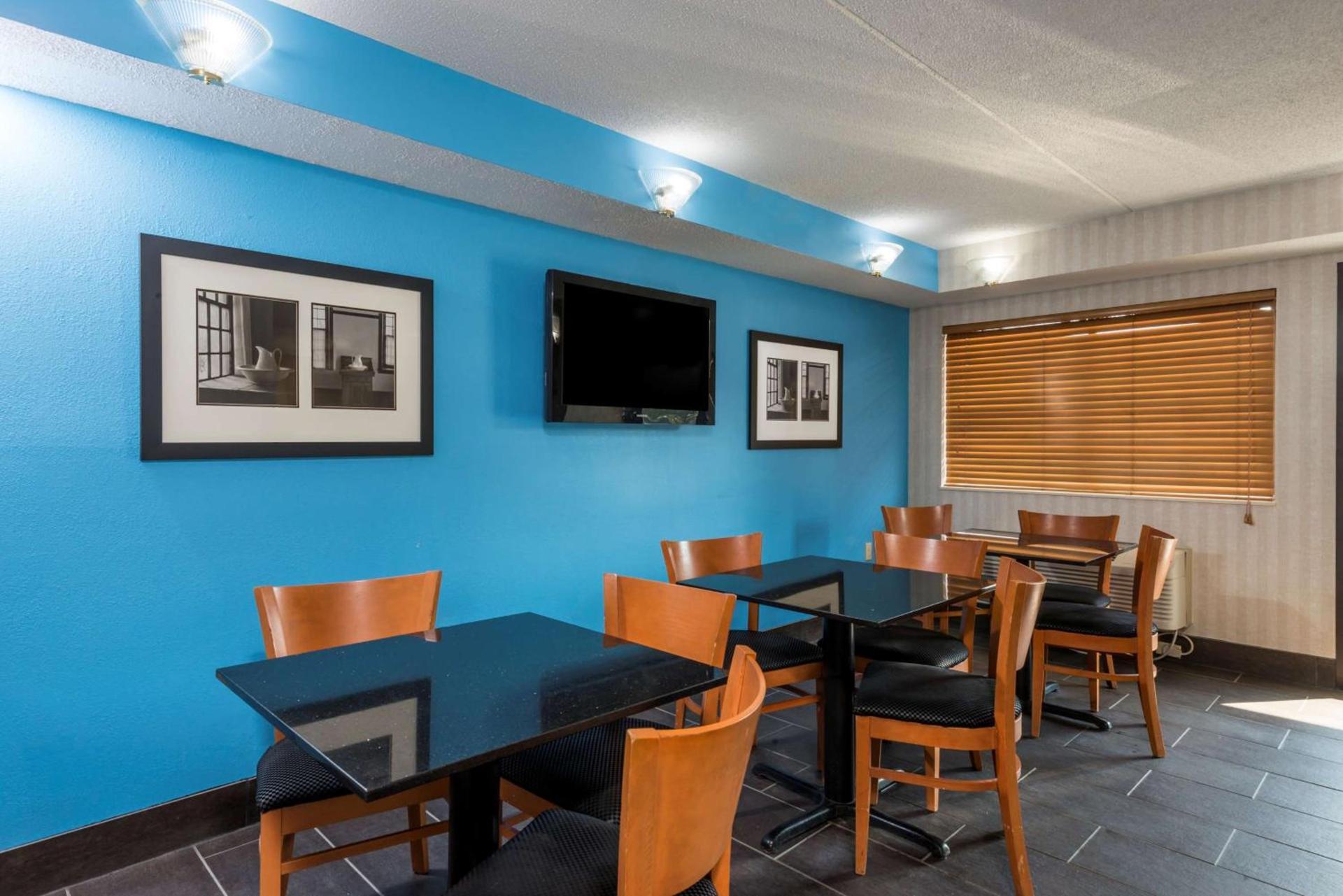 Days Inn by Wyndham Pittsburgh-Harmarville photo 24