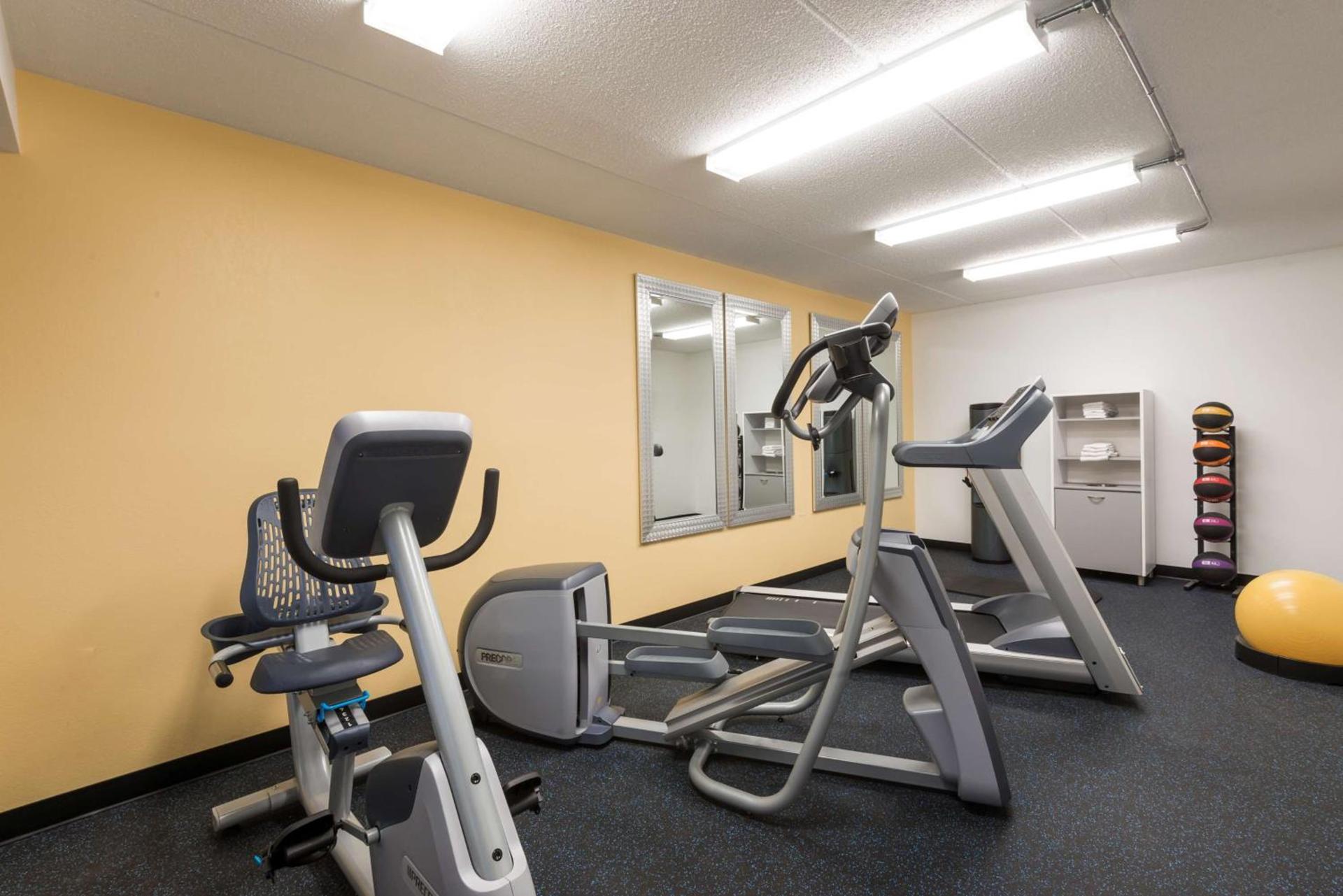 Days Inn by Wyndham Pittsburgh-Harmarville photo 20