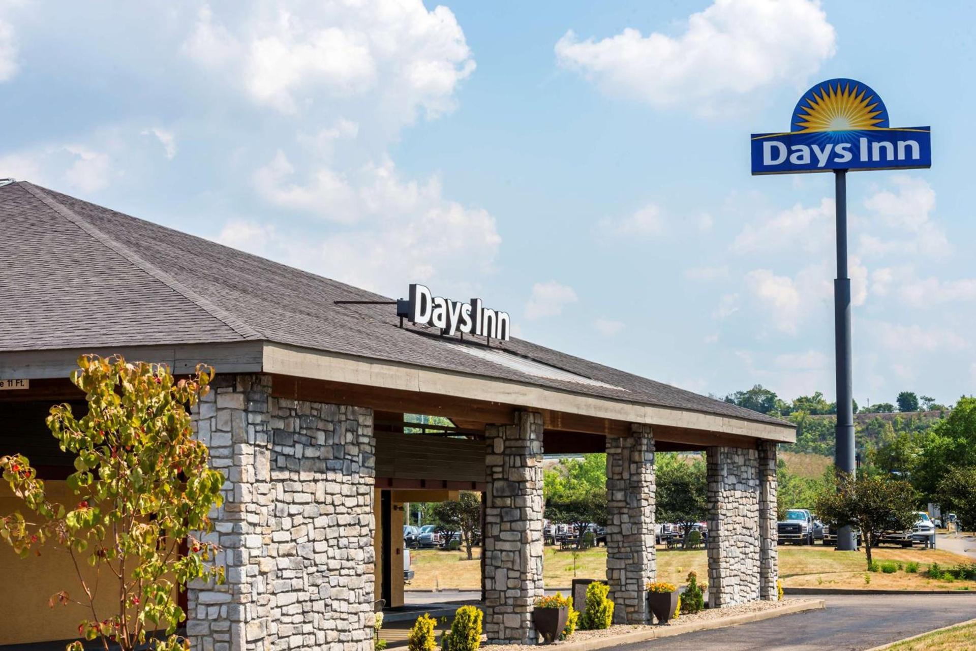 Days Inn by Wyndham Pittsburgh-Harmarville photo 2