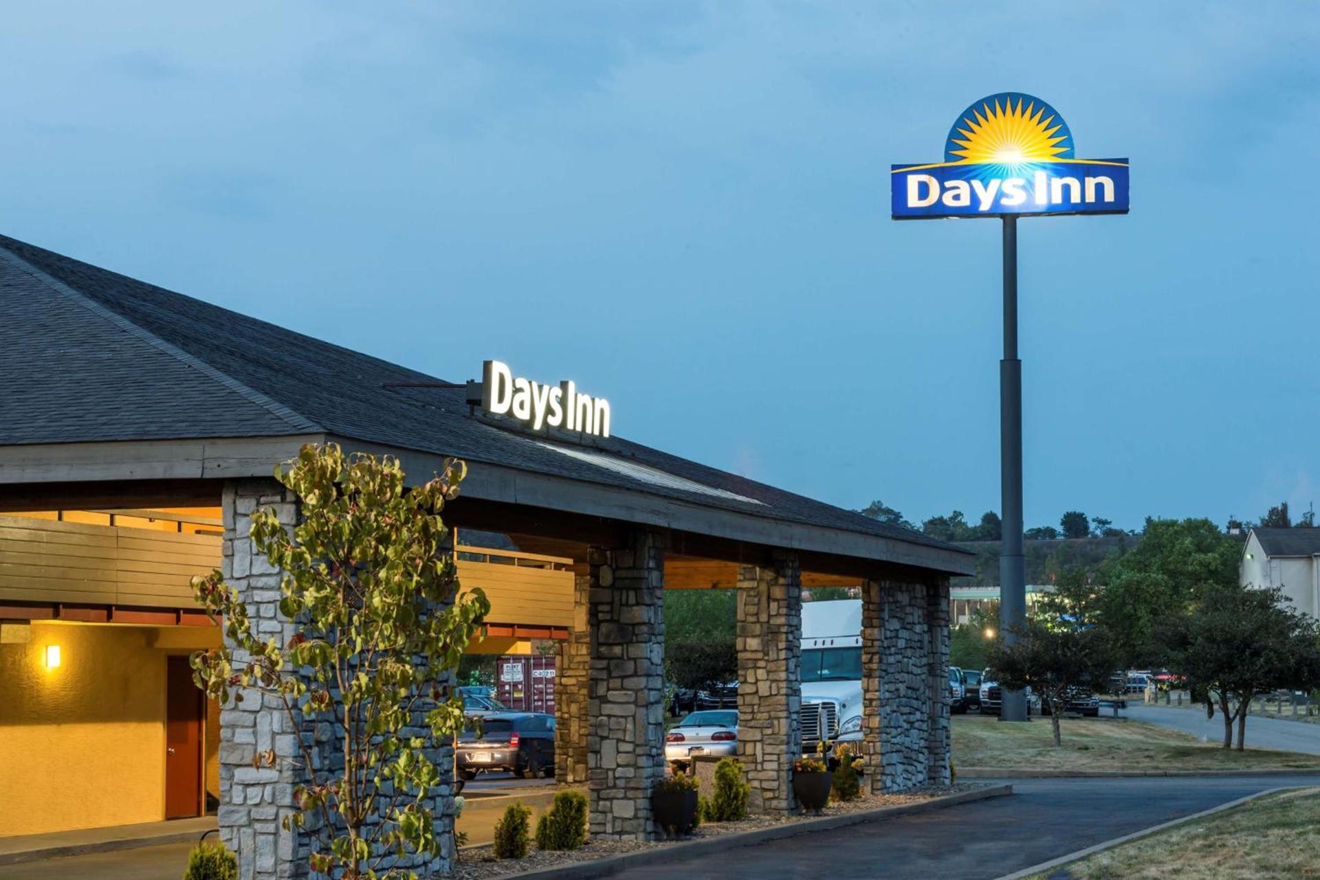 Days Inn by Wyndham Pittsburgh-Harmarville — hotel in Harmarville