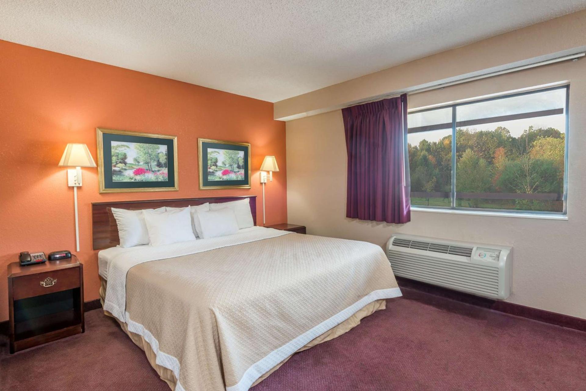 Days Inn by Wyndham Pittsburgh-Harmarville photo 17