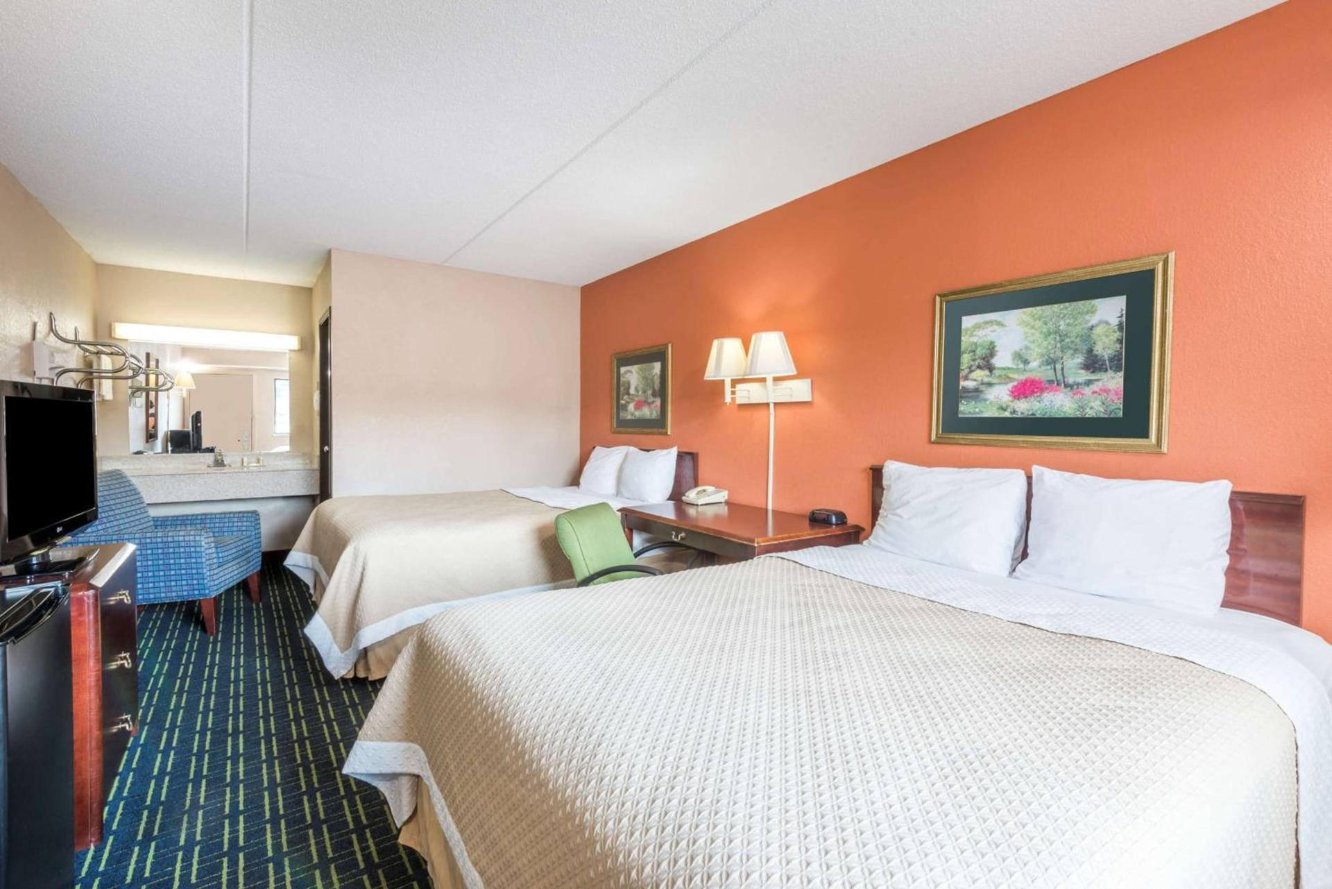 Days Inn by Wyndham Pittsburgh-Harmarville photo 15