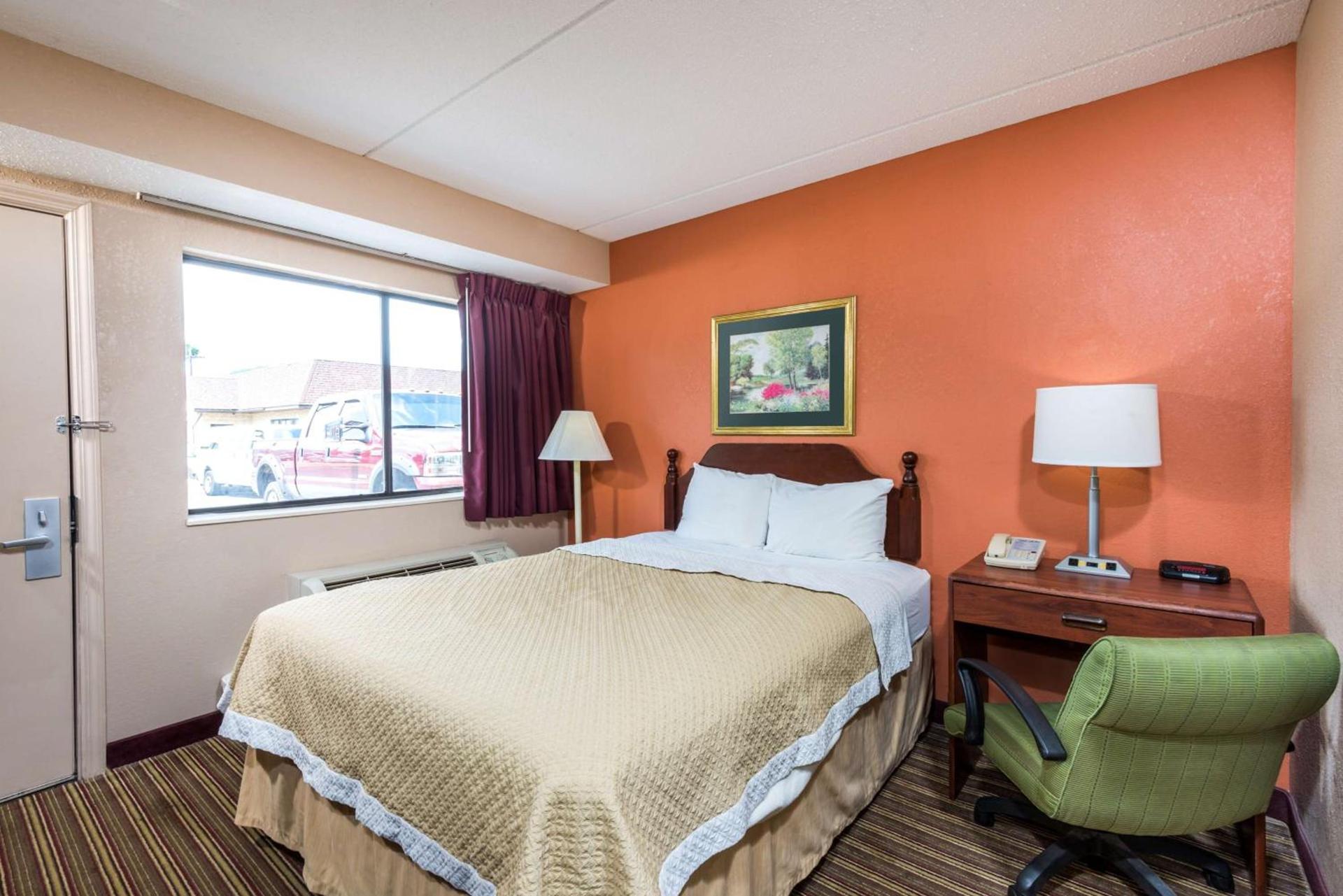 Days Inn by Wyndham Pittsburgh-Harmarville photo 14