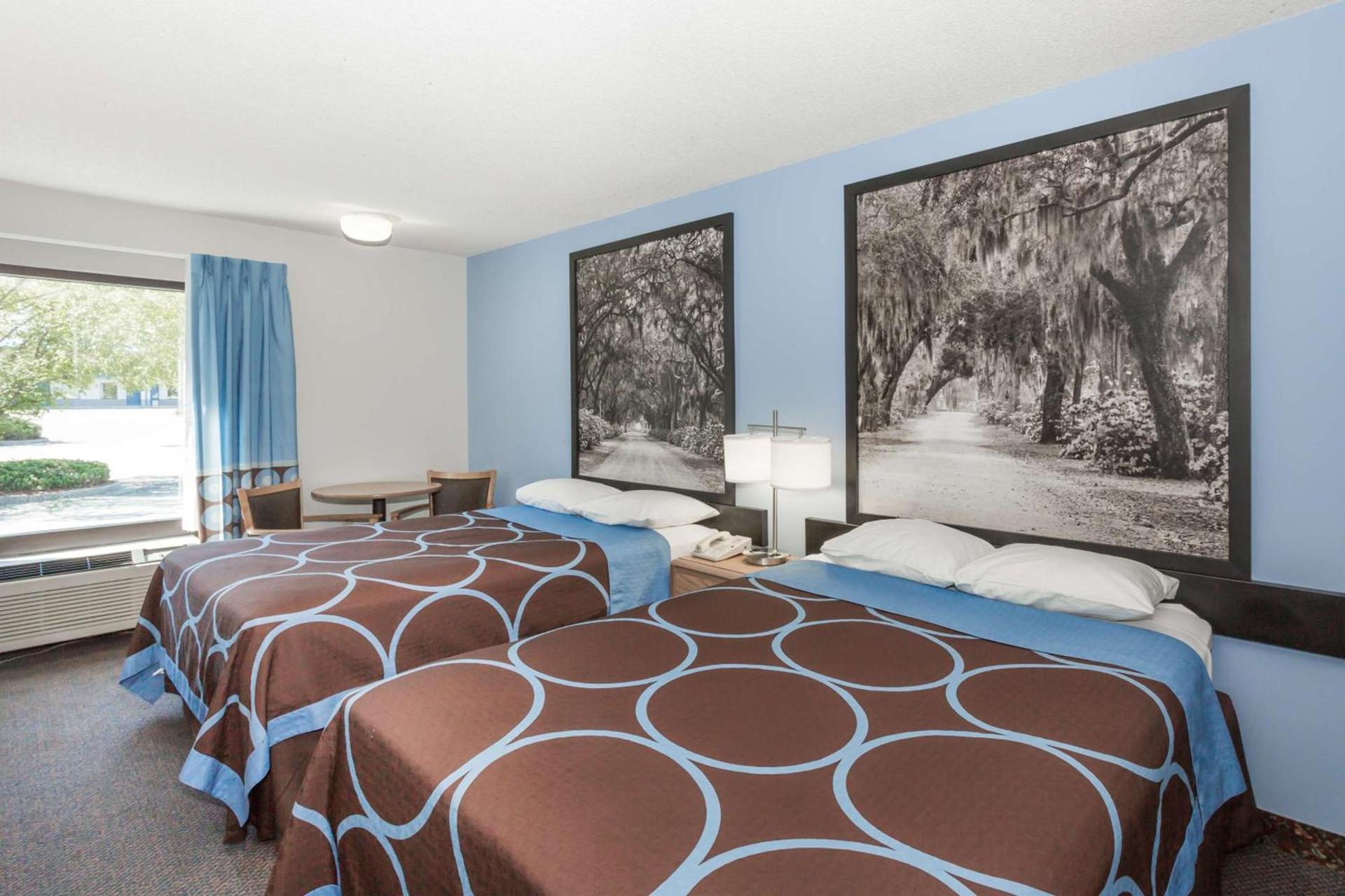 Super 8 by Wyndham Valdosta GA I-75 photo 8