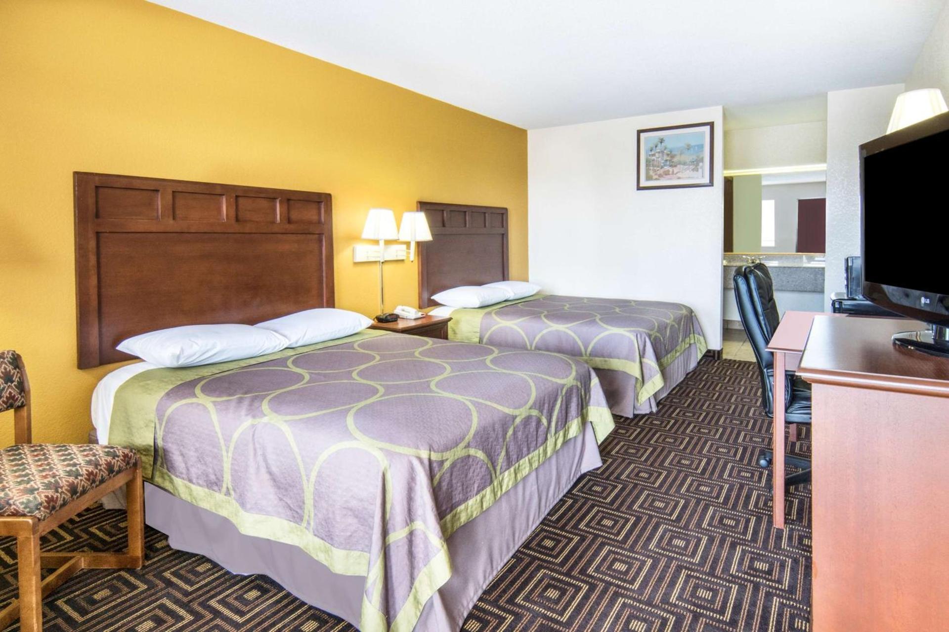 Super 8 by Wyndham Seguin photo 28