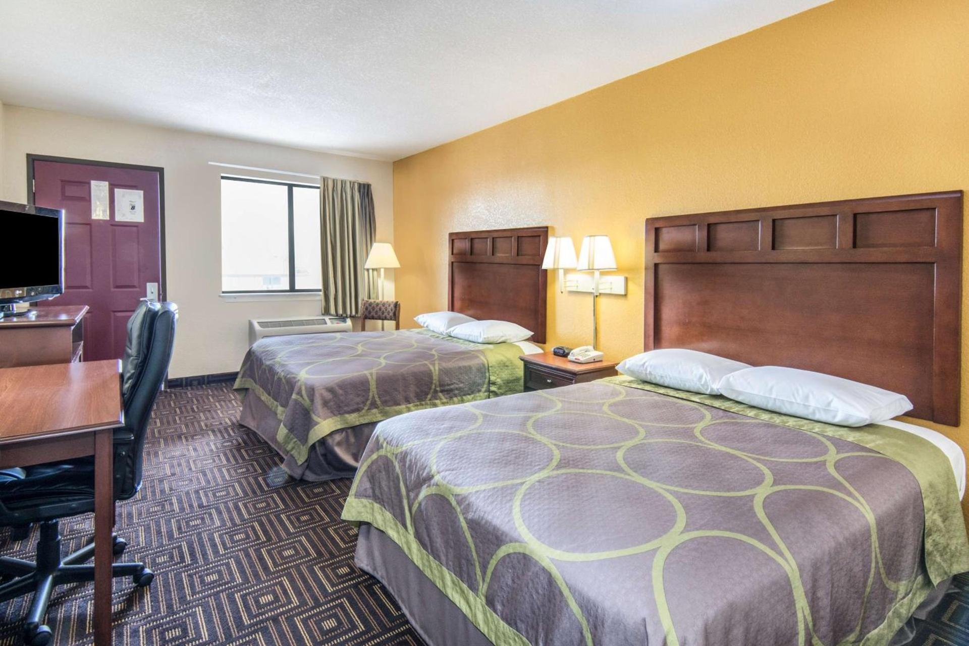 Super 8 by Wyndham Seguin photo 27