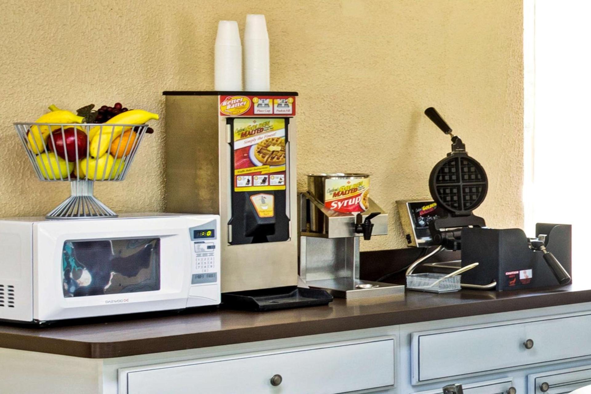 Super 8 by Wyndham Gainesville photo 19