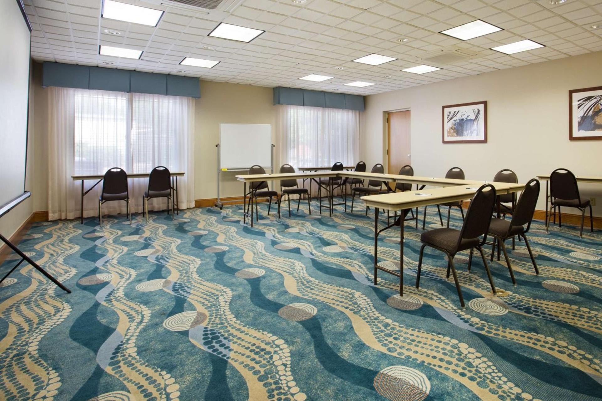 Wingate by Wyndham Garner/Raleigh South photo 7