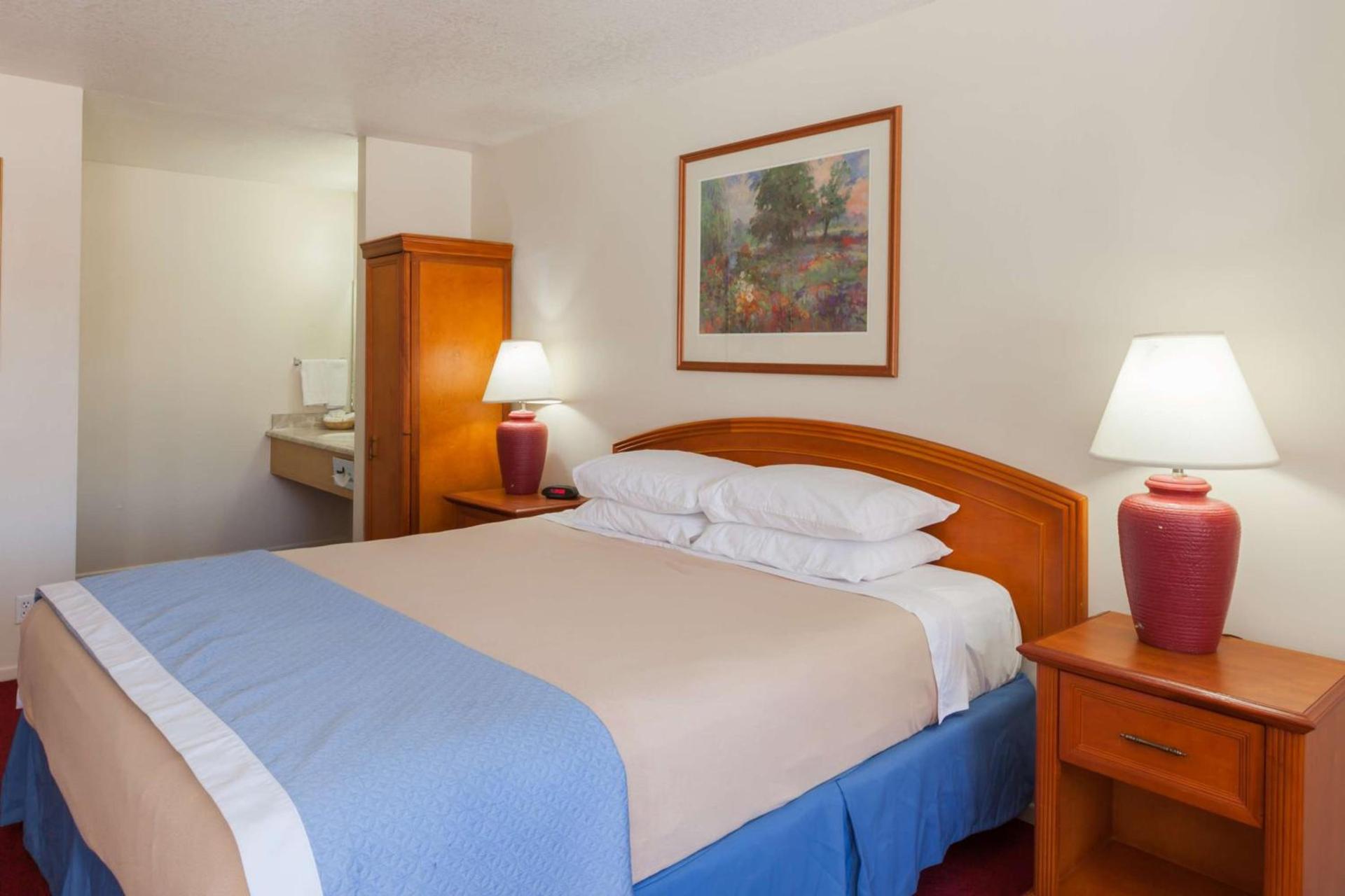 Days Inn by Wyndham Castaic Six Flags Magic Mountain photo 17