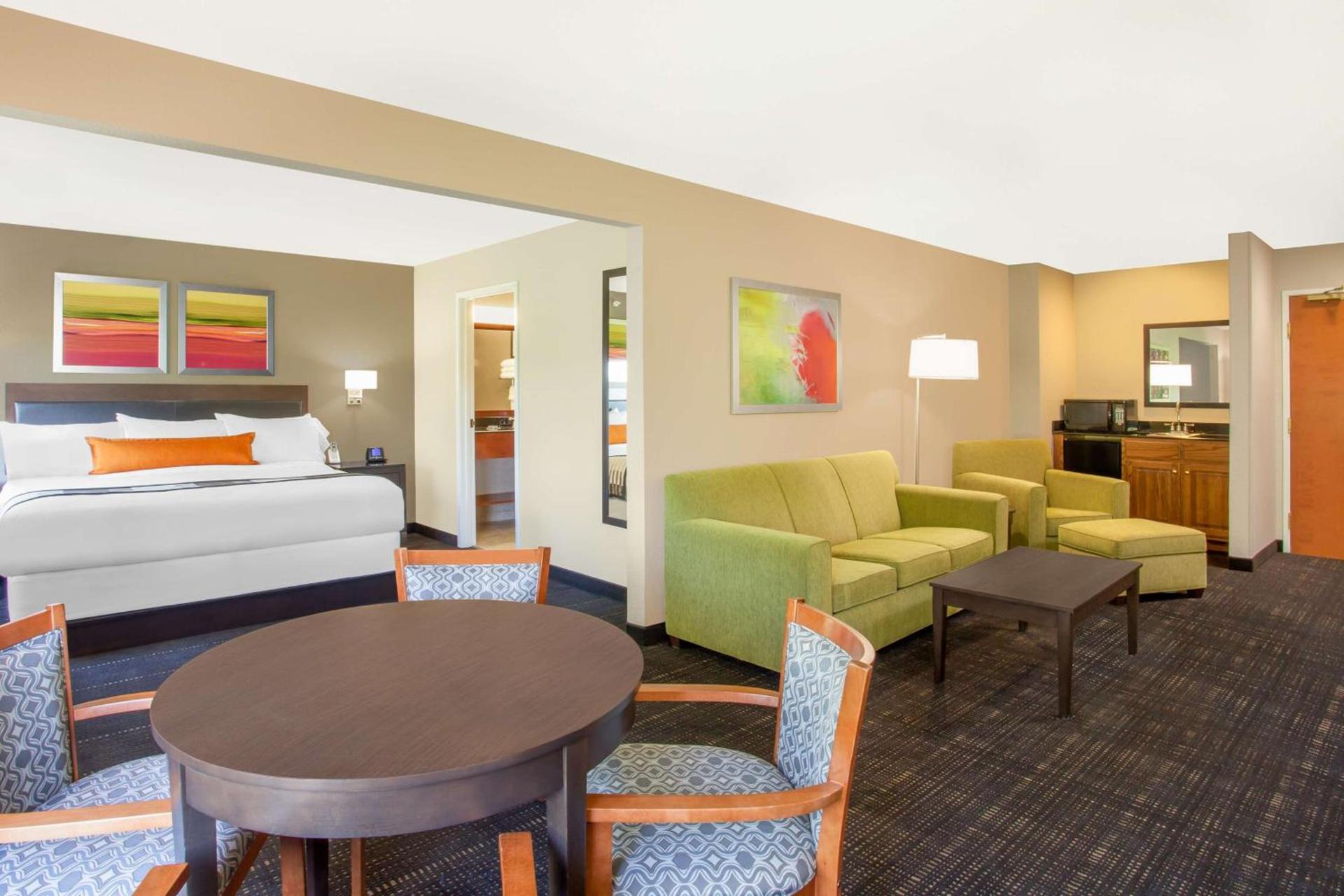 Wingate by Wyndham Columbia photo 2