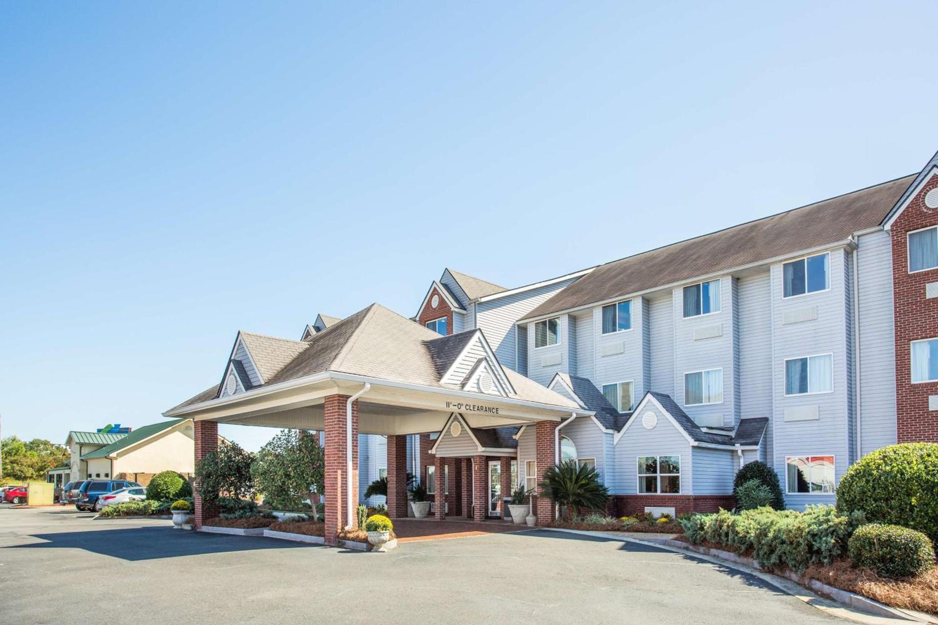 Microtel Inn & Suites by Wyndham photo 4