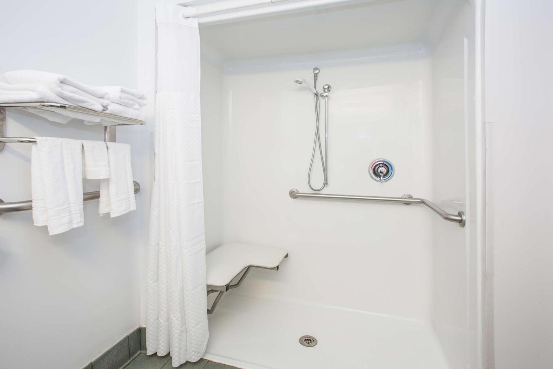 Microtel Inn & Suites by Wyndham photo 6