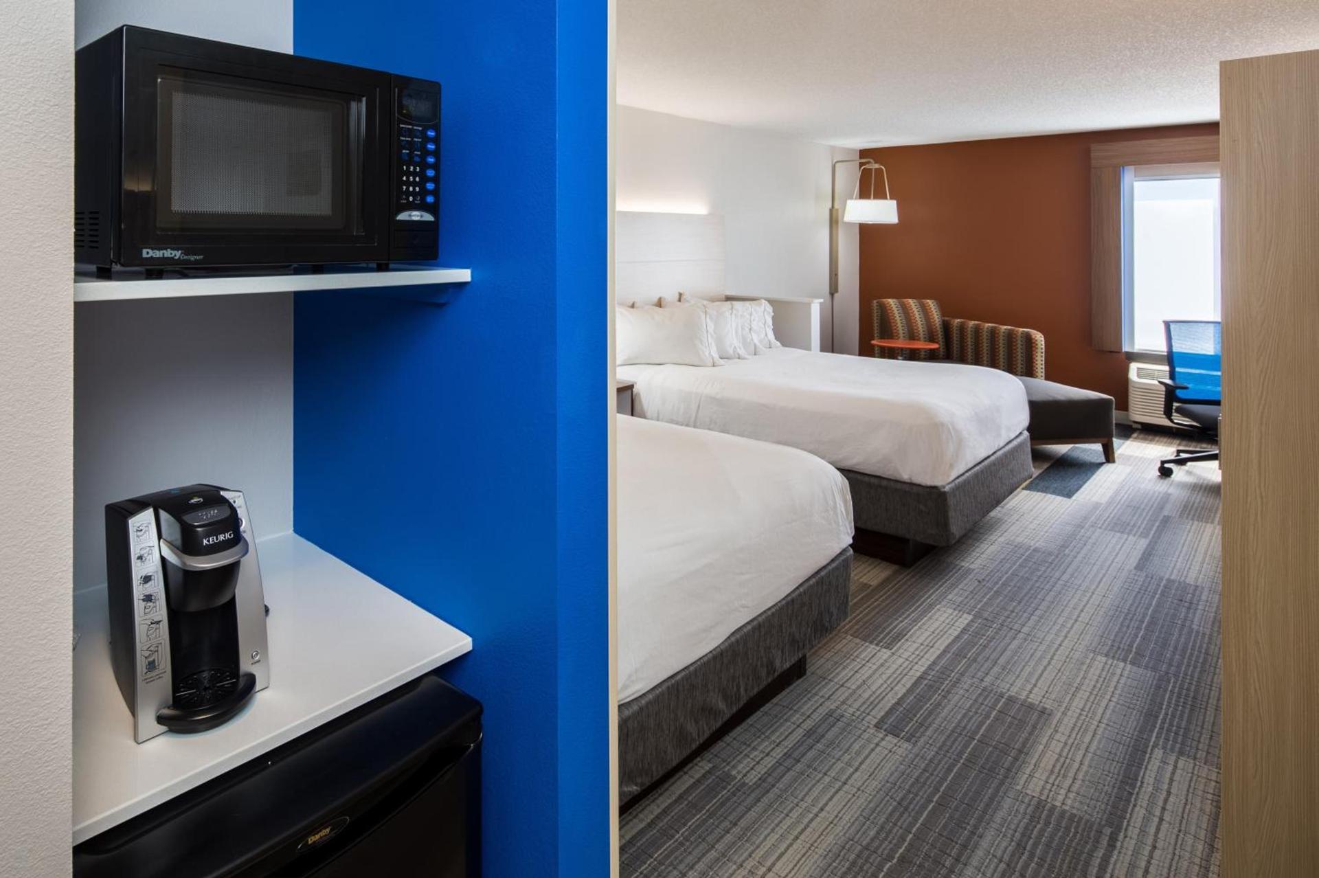 Holiday Inn Express Cedar Rapids - Collins Road by IHG photo 10