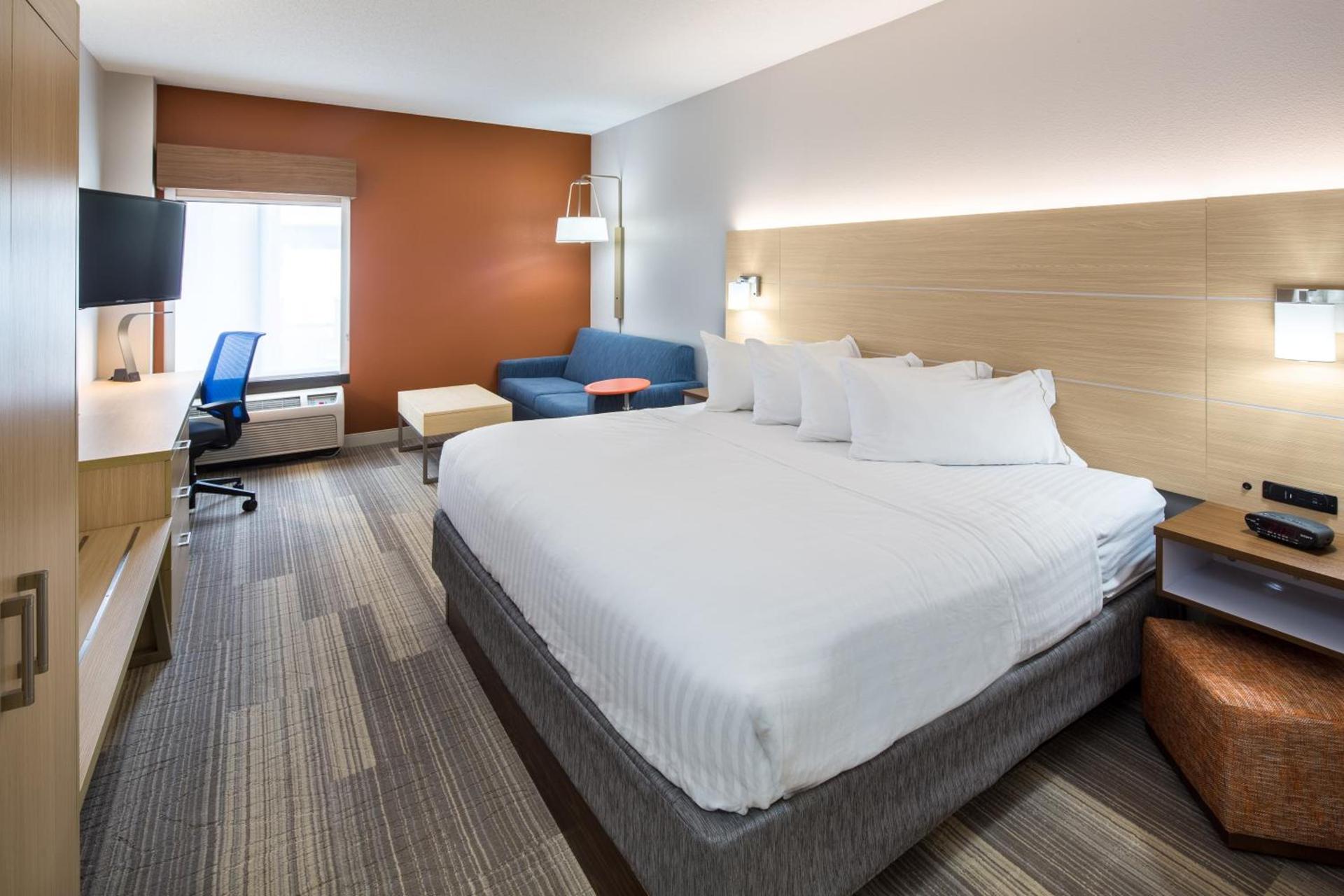 Holiday Inn Express Cedar Rapids - Collins Road by IHG photo 9
