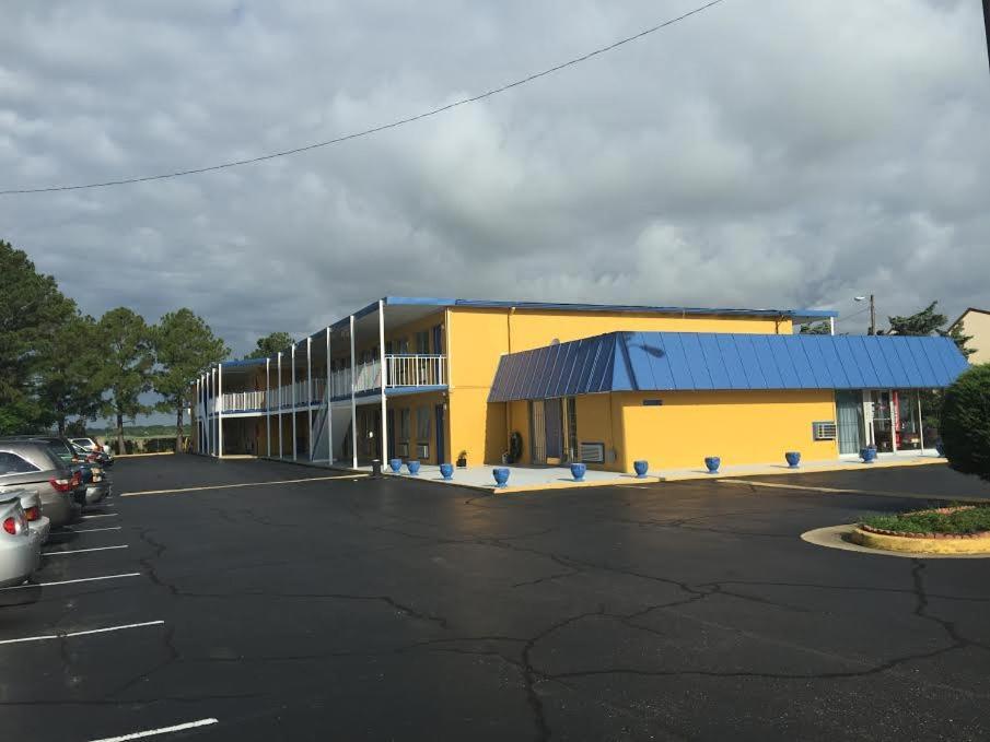 Belmont Inn and Suites photo 11