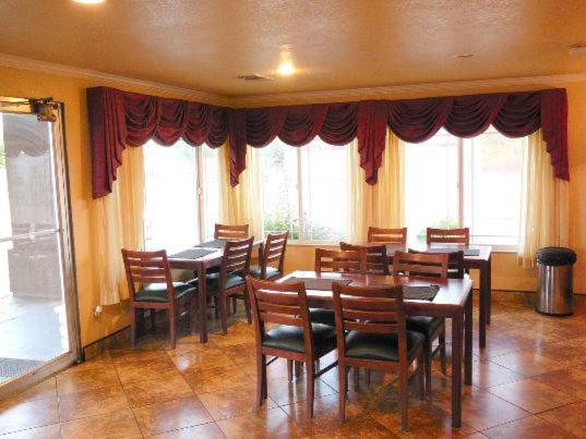 Americas Best Value Inn Hanford photo 6
