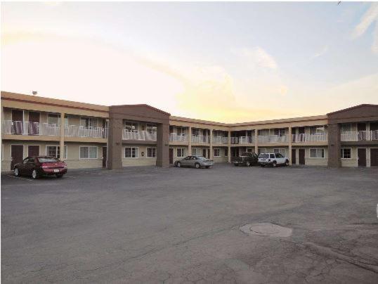 Americas Best Value Inn Hanford photo 7