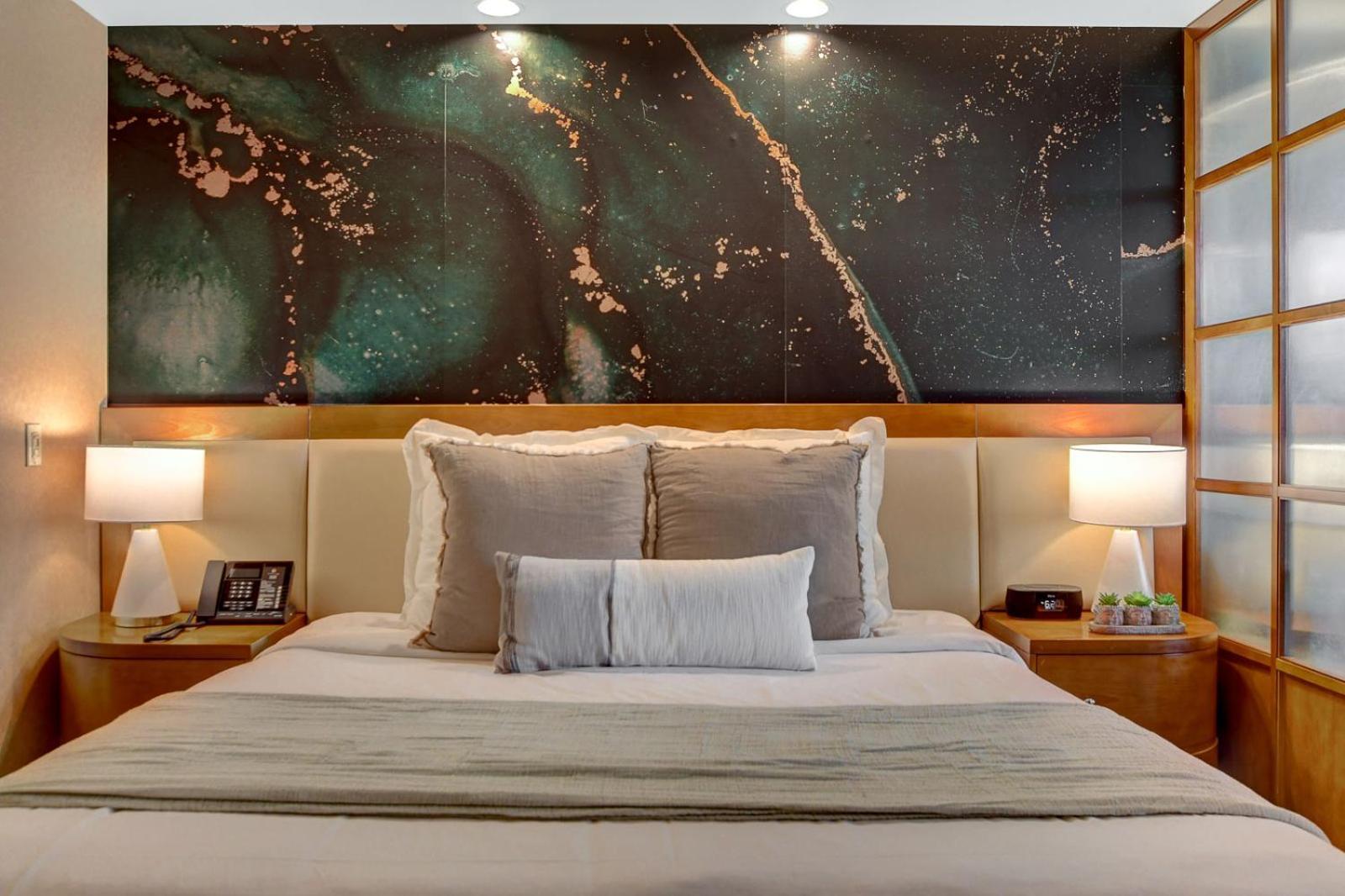 Suite Hub LV HIGH floor Sphere view MGM Signature photo 61