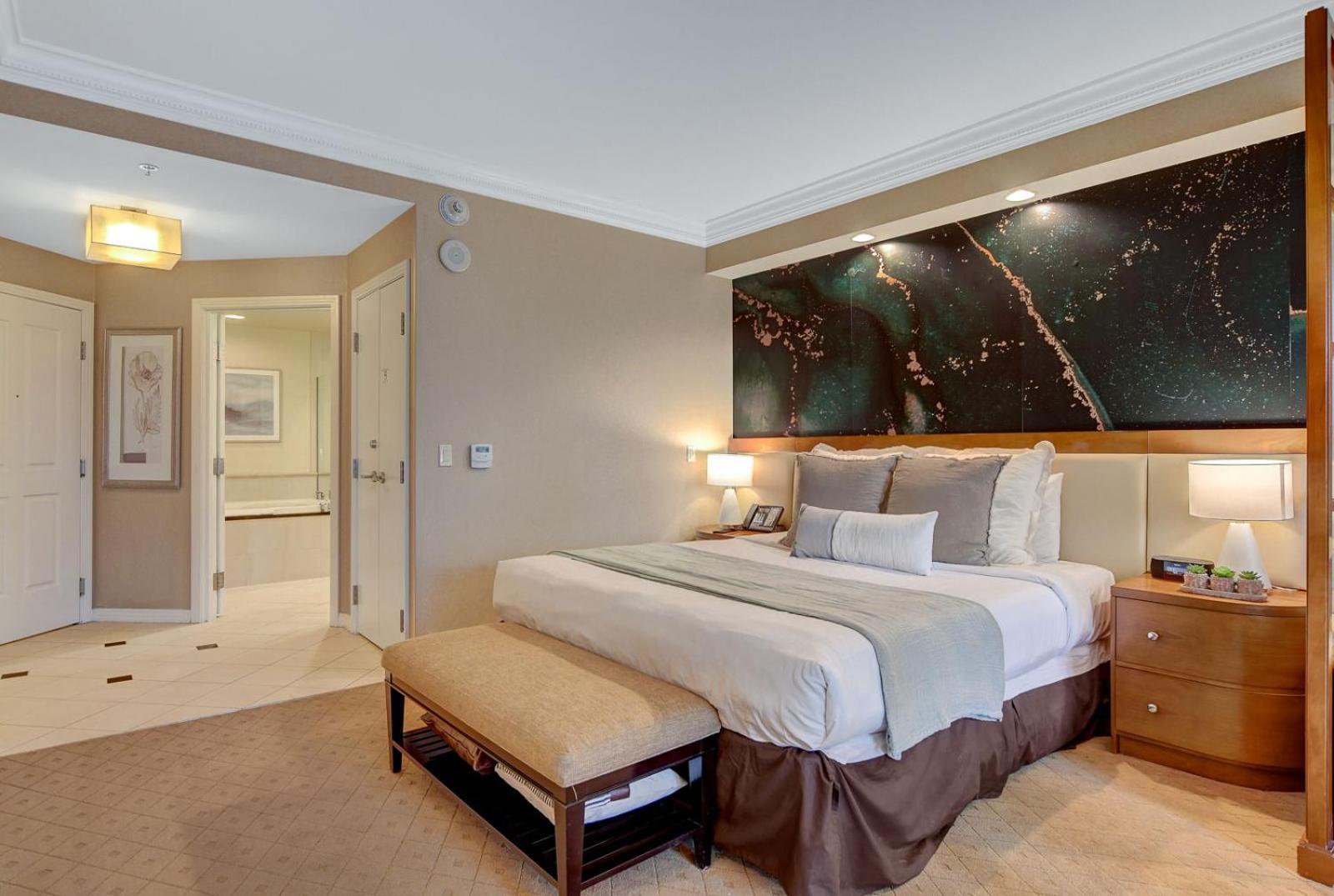 Suite Hub LV HIGH floor Sphere view MGM Signature photo 72