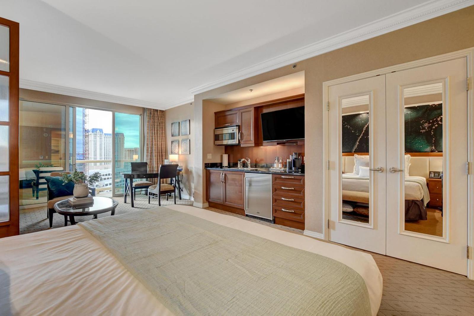 Suite Hub LV HIGH floor Sphere view MGM Signature photo 53