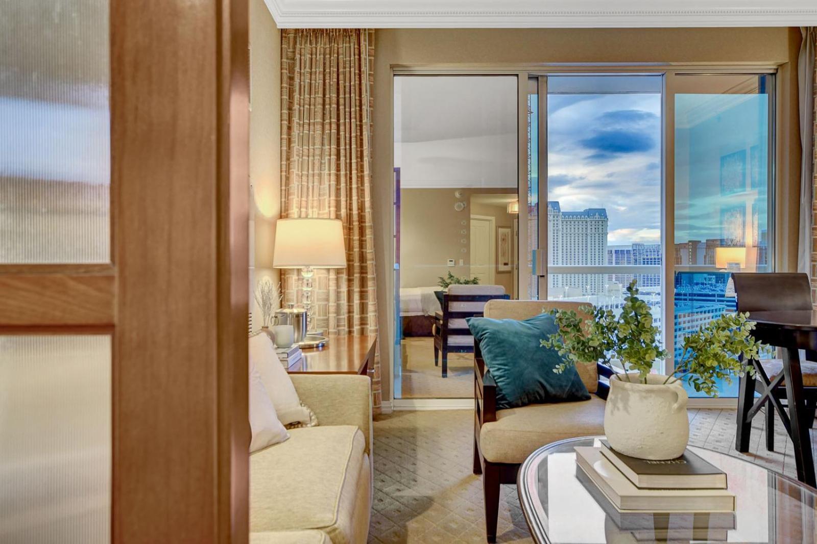 Suite Hub LV HIGH floor Sphere view MGM Signature photo 74