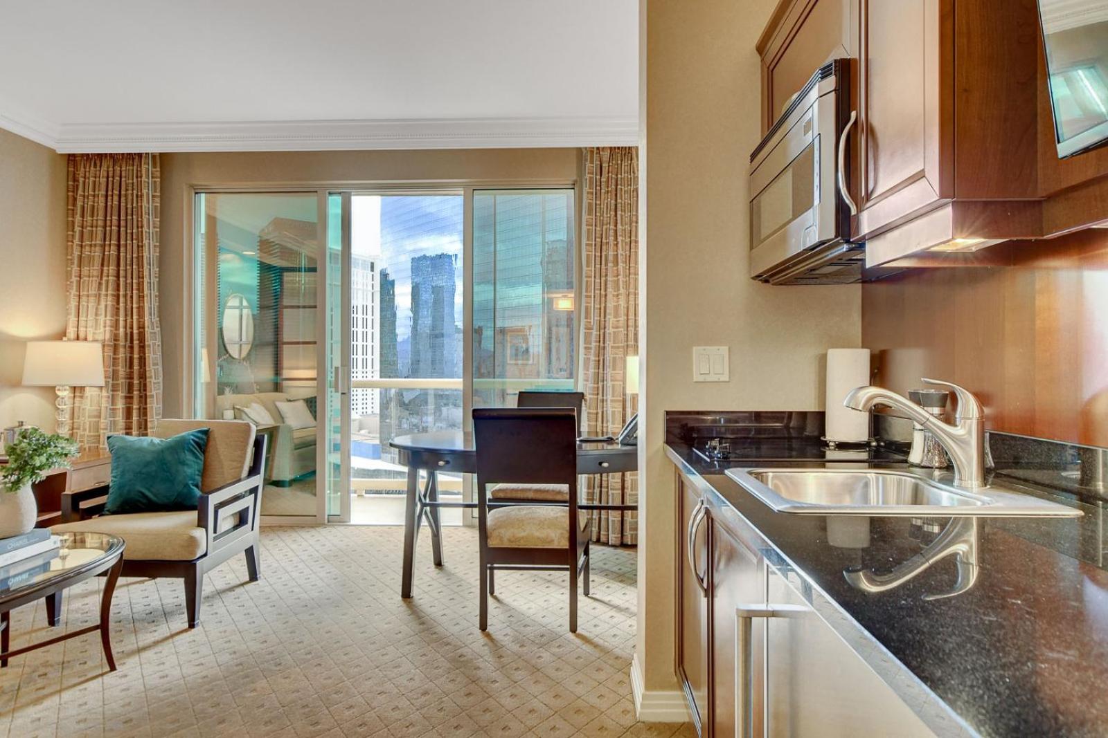 Suite Hub LV HIGH floor Sphere view MGM Signature photo 78