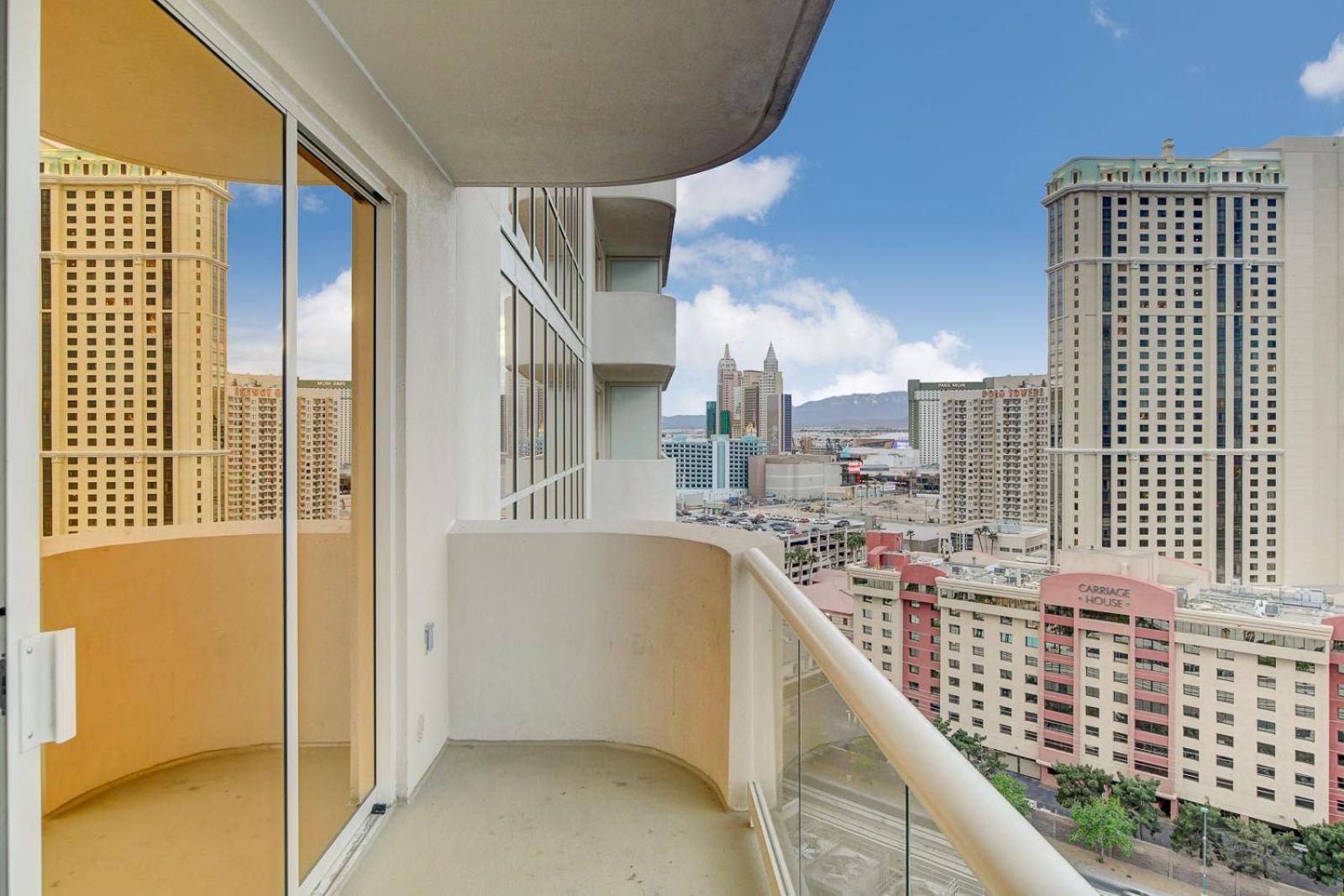 Suite Hub LV HIGH floor Sphere view MGM Signature photo 68